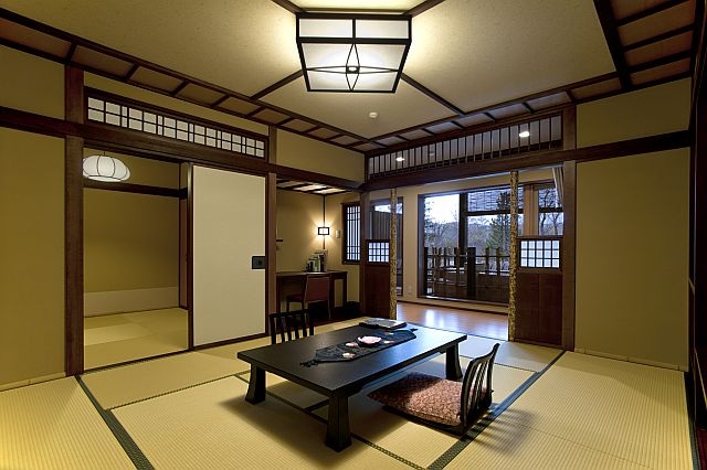 Kamar bergaya Jepang dengan bak mandi terbuka Kamar sebelah