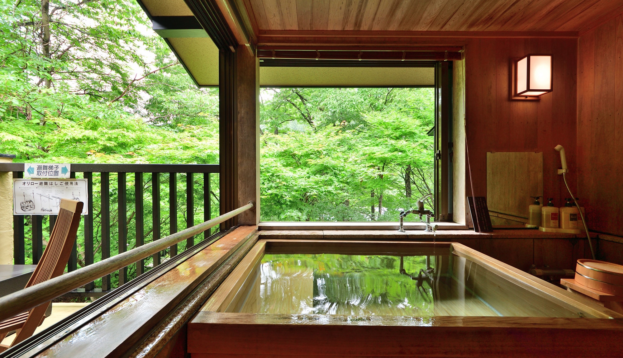 Yasuragikan "Hinoki cypress semi-open-air bath"