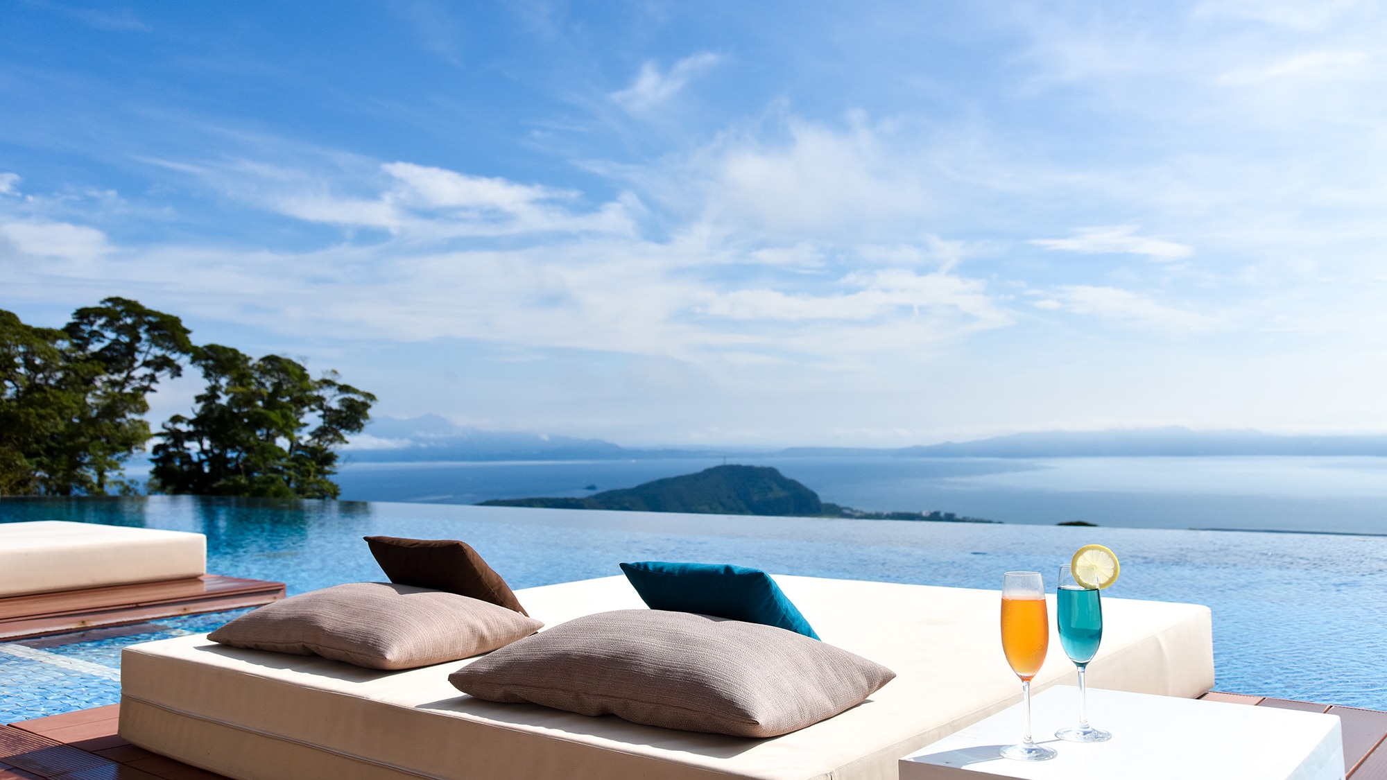 [Infinity Pool] Our hotel is the only one in the prefecture's mainland! Enjoy the overwhelming view of the pool.