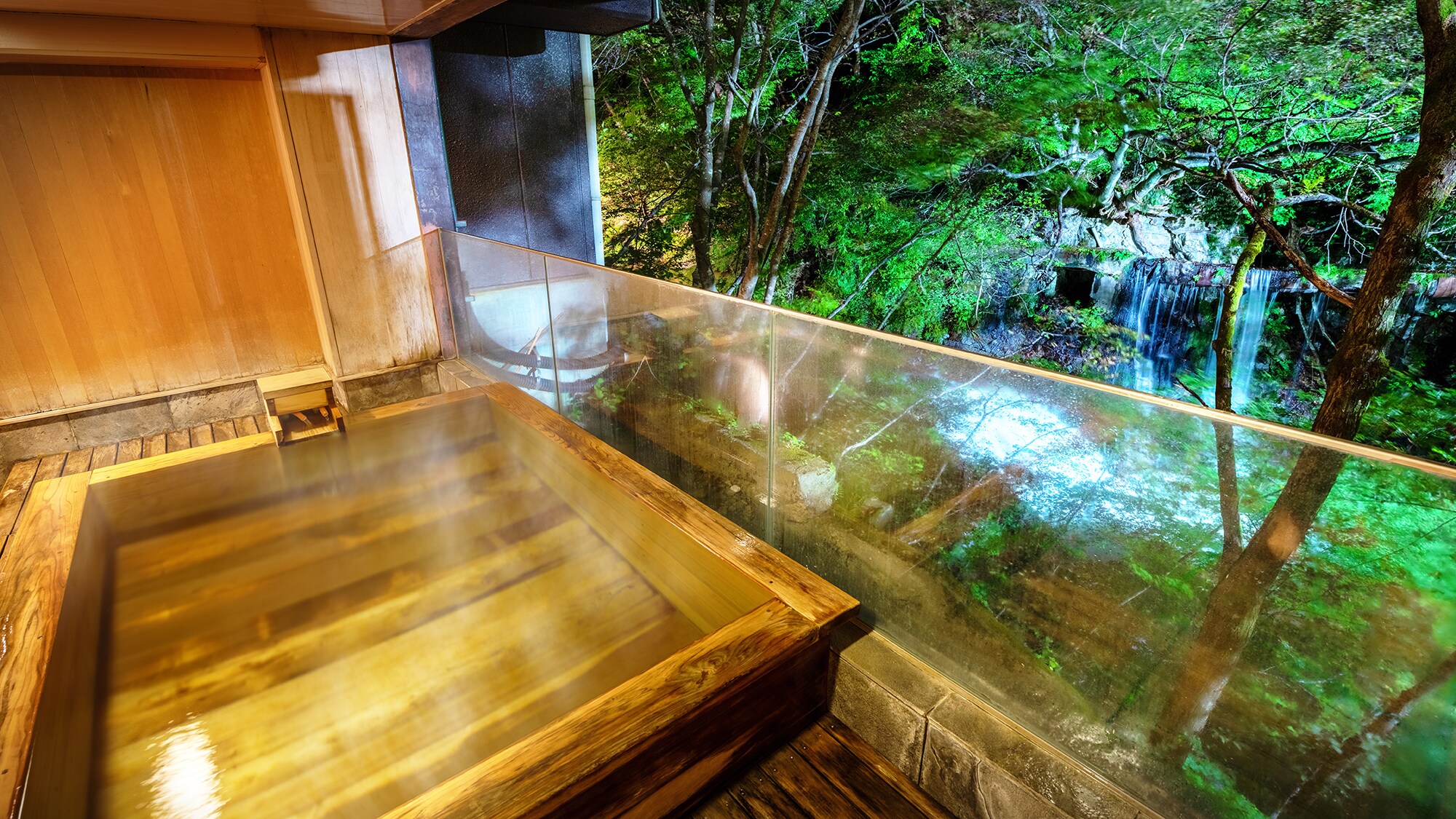 ■ Private bath Takimi-no-Yu ■ Luxury to occupy & rdquo; privately-sourced hot water. With a spectacular view of Taki in front of you.