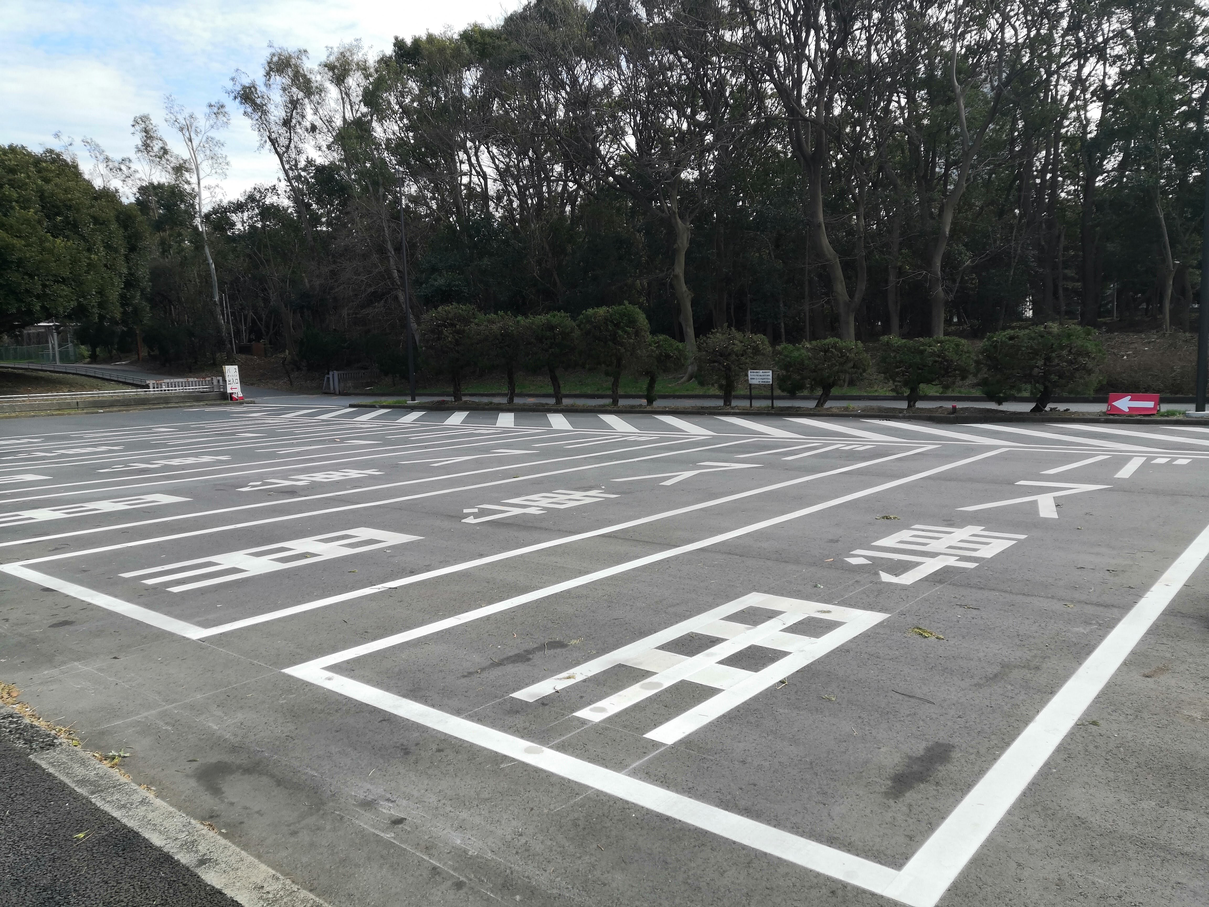 Yumenoshima Park No. 1 (south side) parking lot Large car lane