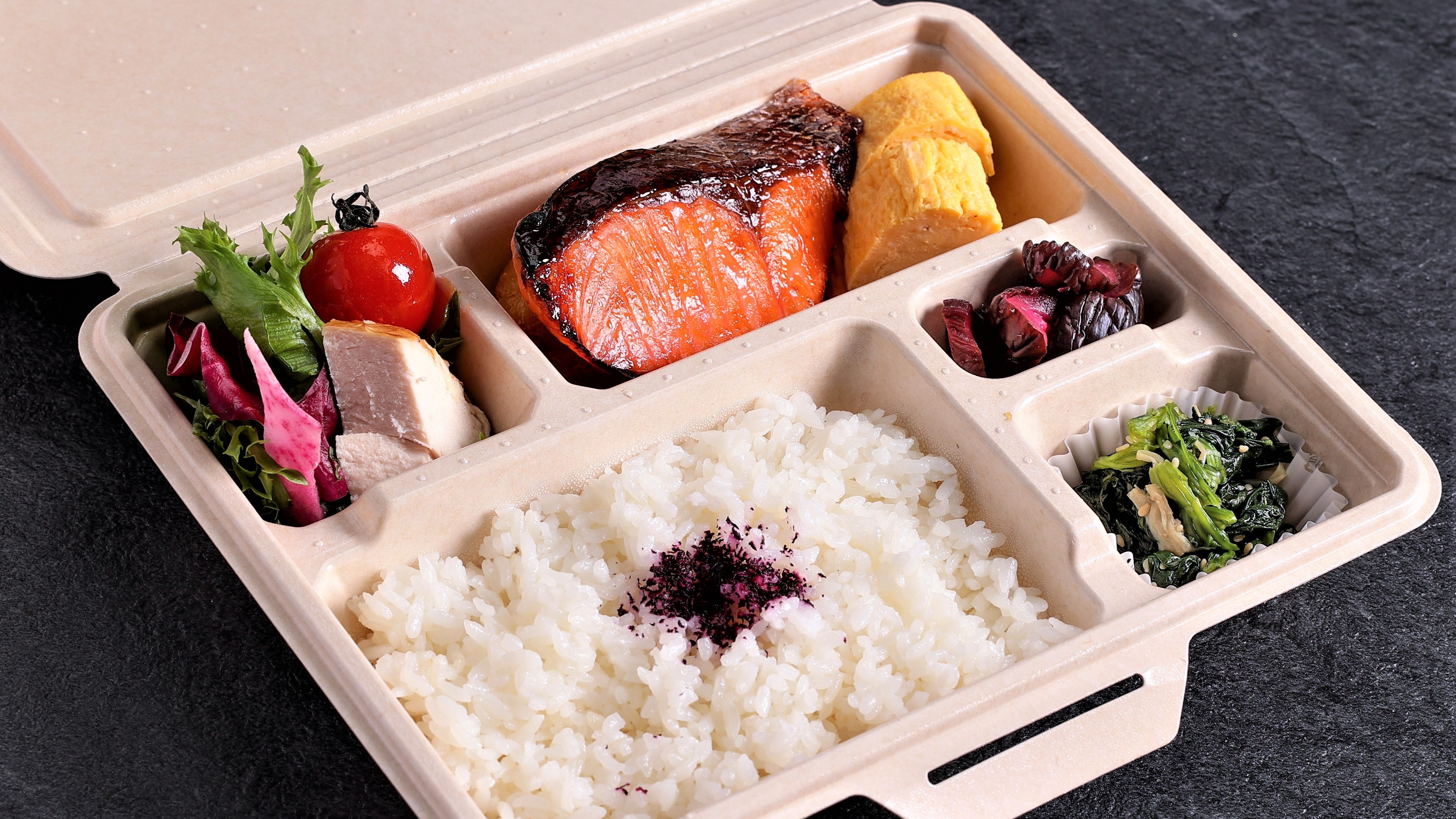 Selectable eat-in and take-out breakfast image Salt-grilled salmon bento image