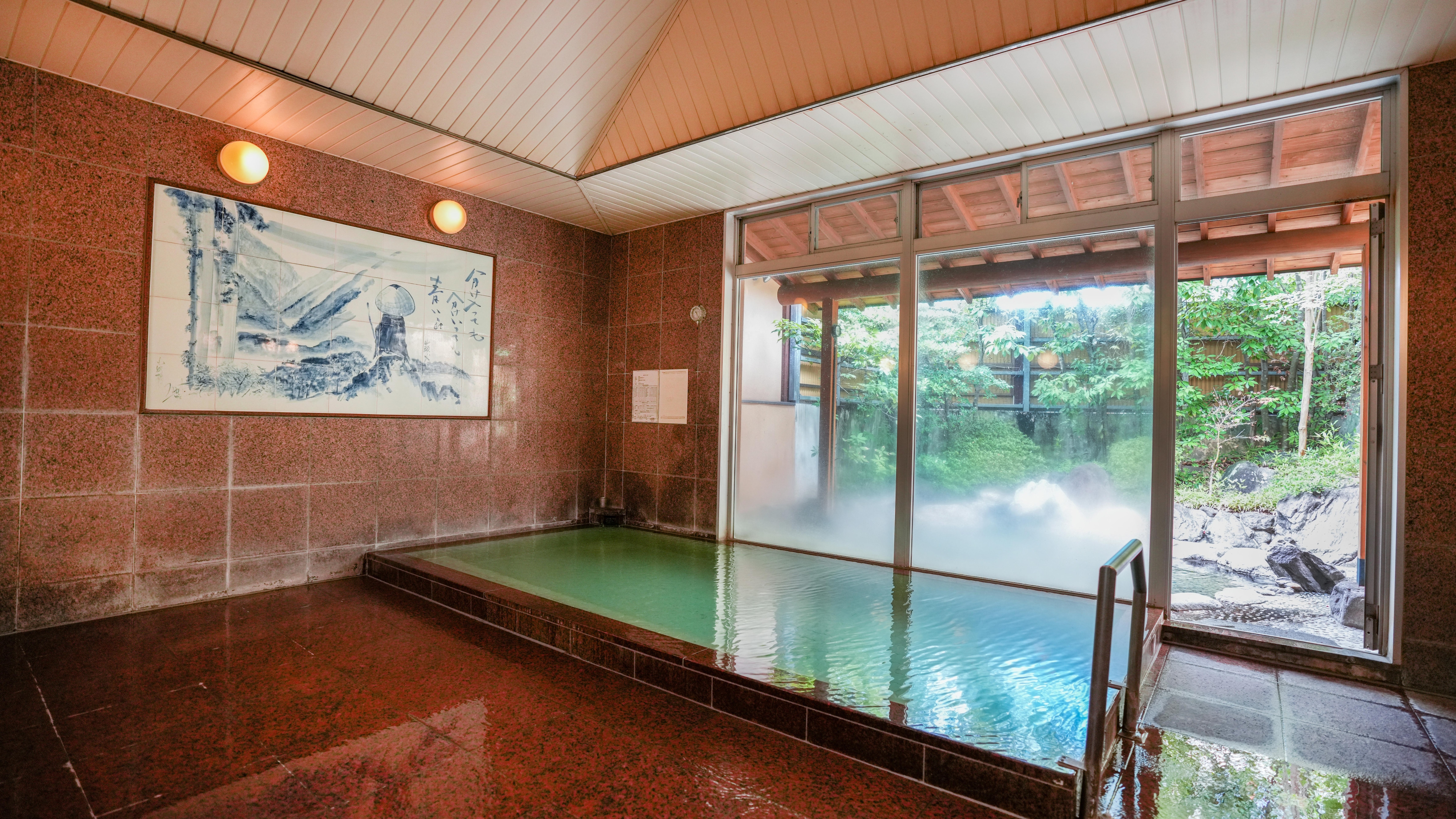 [Indoor bath (men's bath)] An open indoor bath where you can soak in a wide-open bath