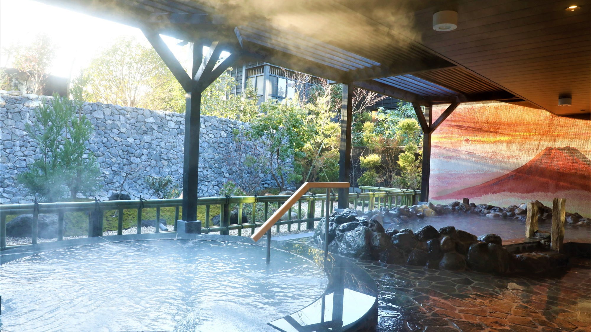 [Open rock bath]