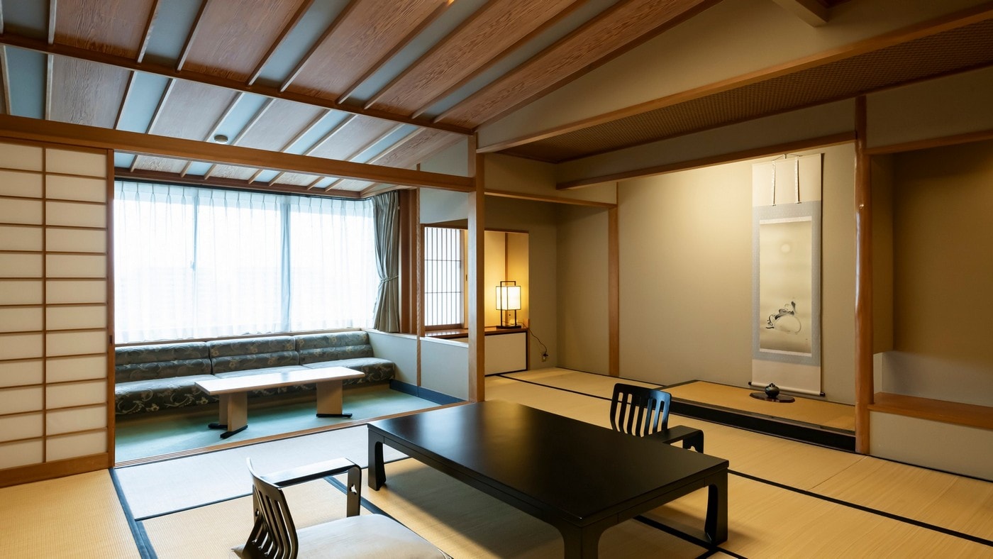[West Building Japanese-style room] A spacious and comfortable room with 12.5 tatami mats and the next room of 4.5 tatami mats.