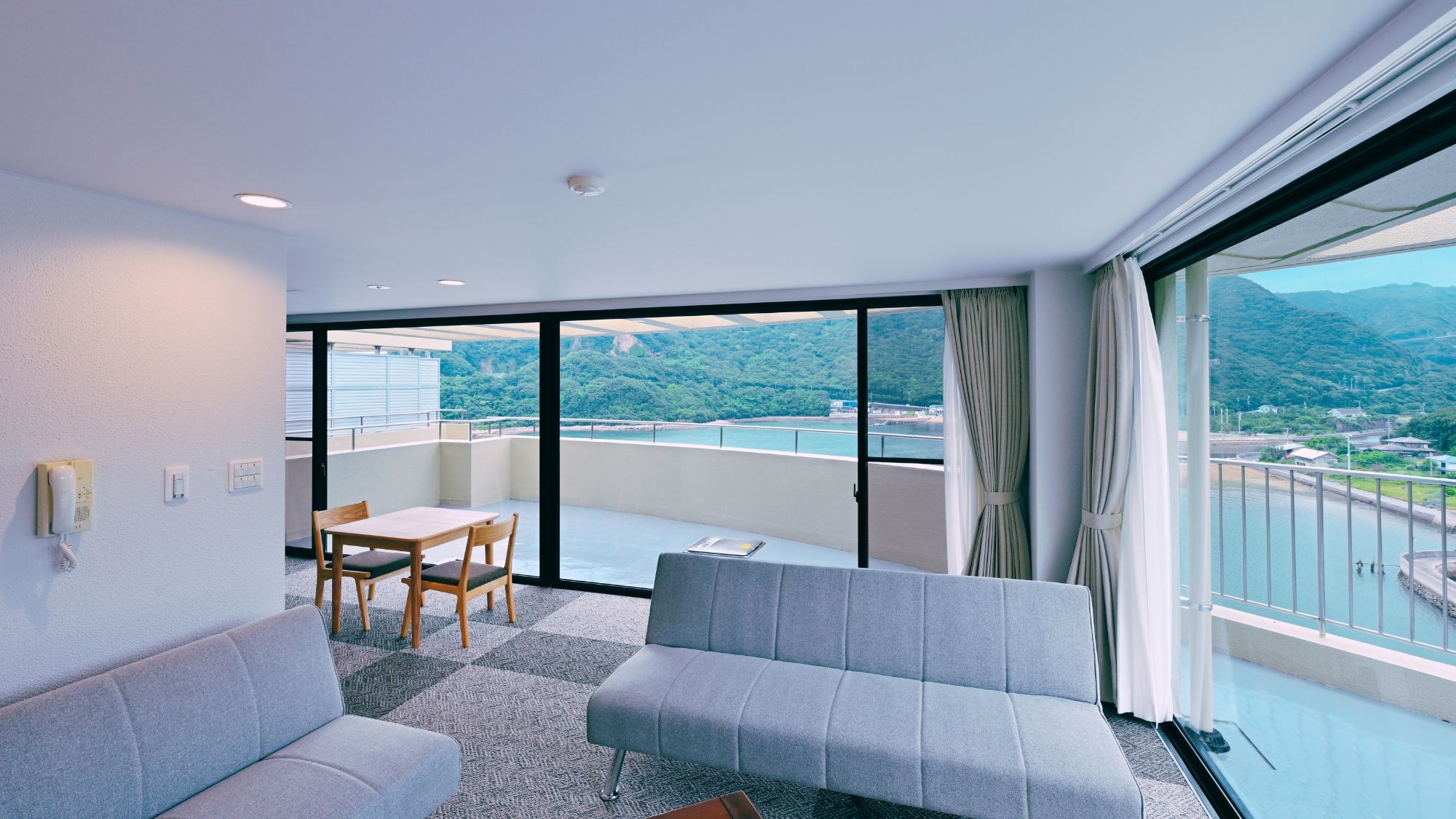 [Guest room example] Aqua Suite | Top floor (901) Capacity: 4 people