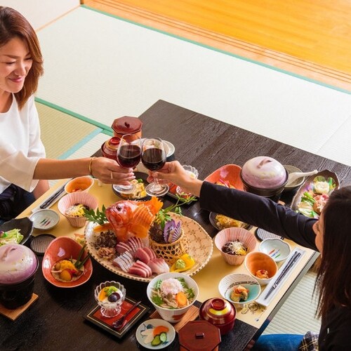 [房間用餐] 我們還有一個計劃，您可以在房間裡享用晚餐。不要猶豫，慢慢來♪