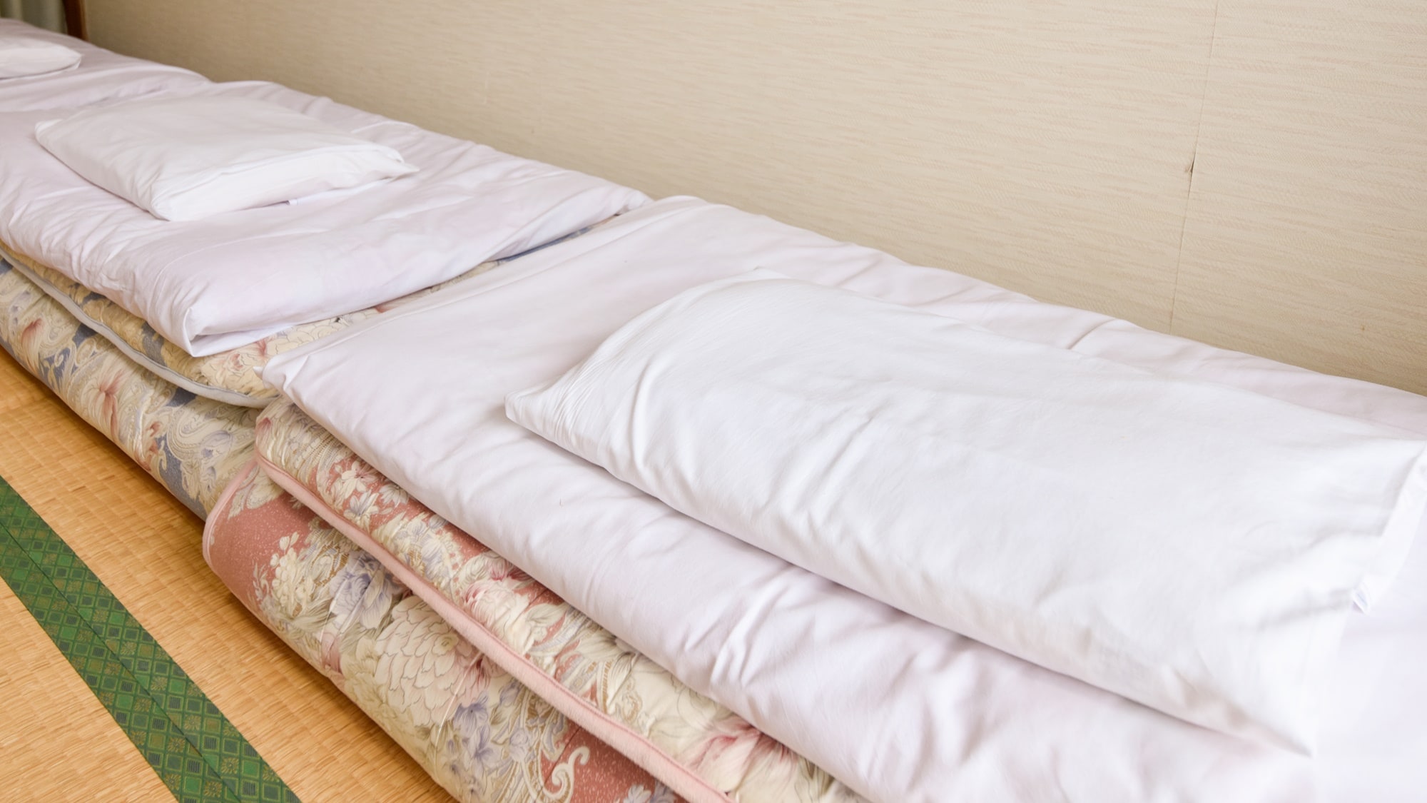*[Contoh kamar tamu: Kamar bergaya Jepang di gedung utama dengan 12 tikar tatami] Harap sediakan futon melalui layanan mandiri.