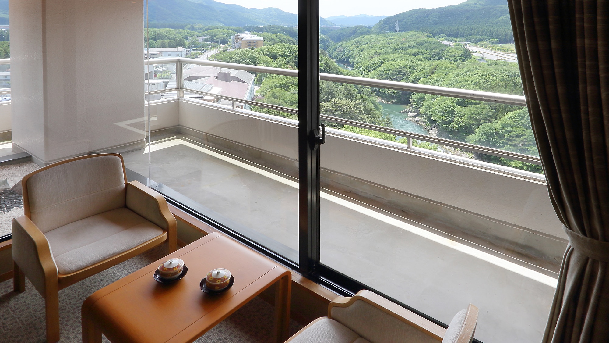 [10th floor - 14th floor Japanese style room] 12.5 tatami room + 4.5 tatami room