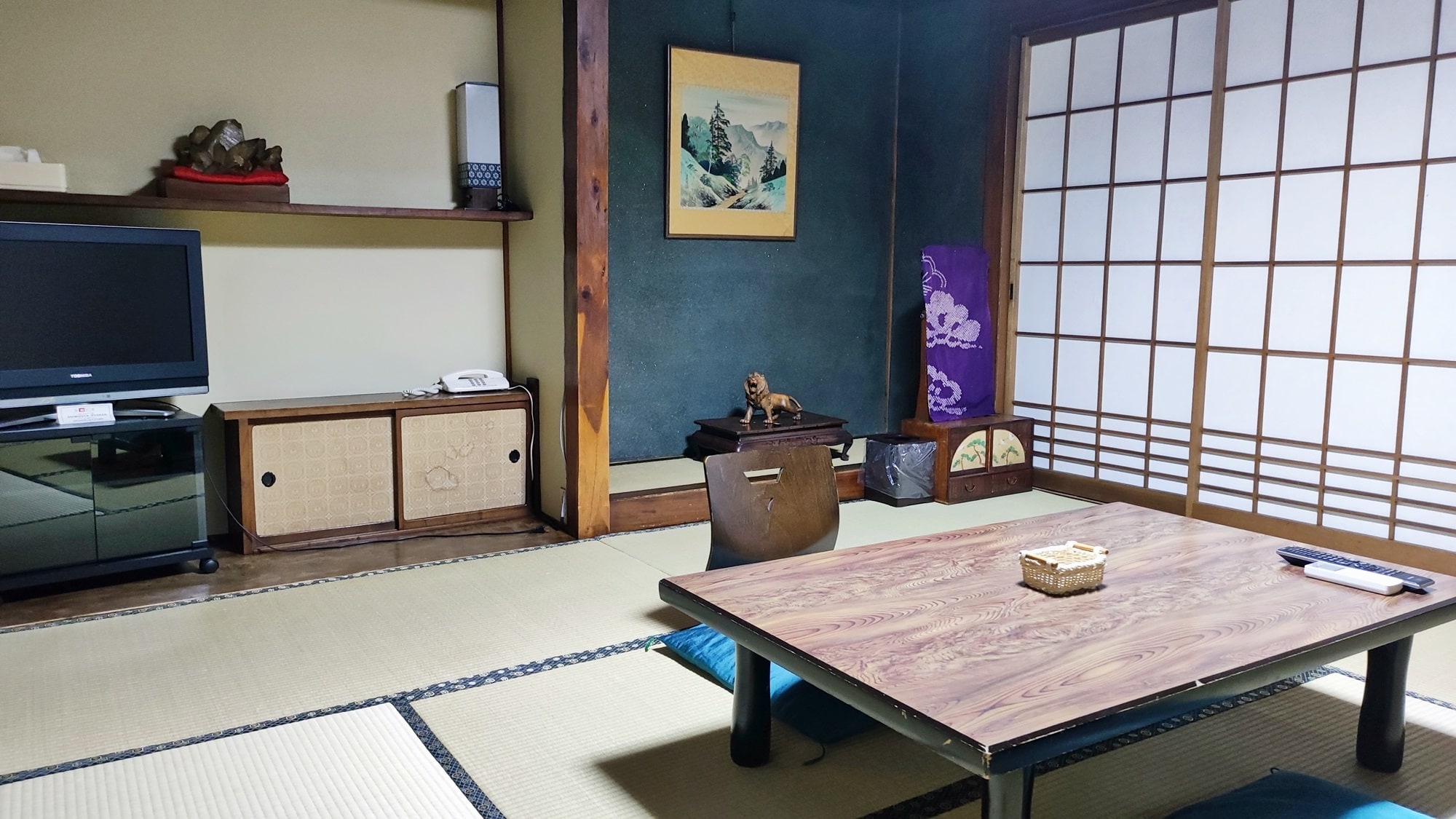*Example of a guest room (8 tatami mats) / Japanese-style room that can accommodate 1 to 3 people. Each room has a different atmosphere.
