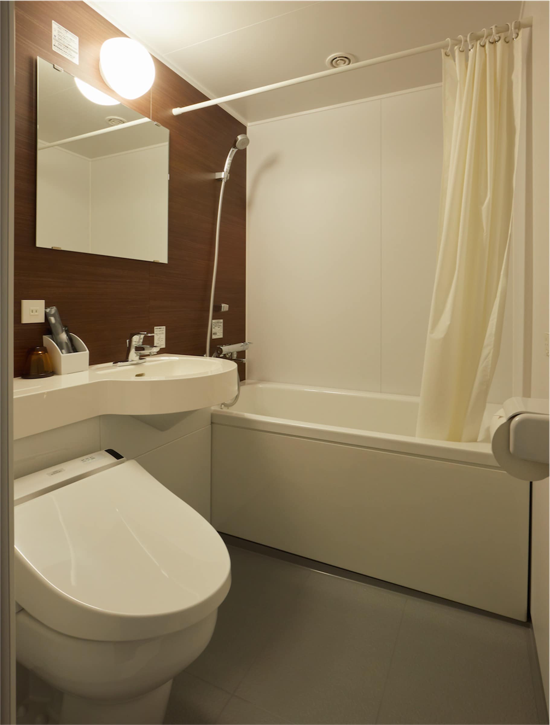 Bathroom (Deluxe Room)