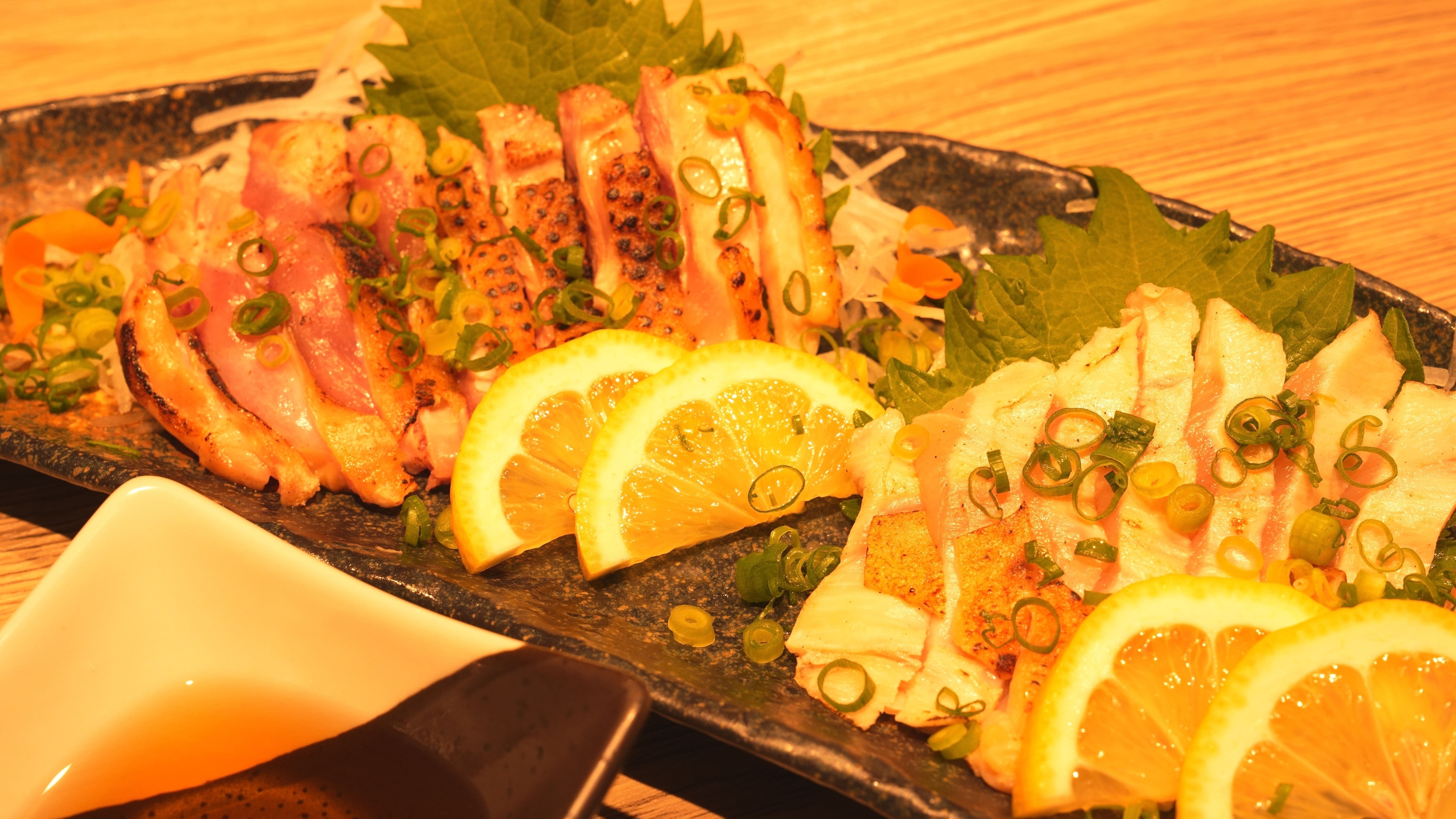 [Partner Store] "Miyama Honpo Kokubu Store" where you can enjoy fresh chicken sashimi and grilled local chicken.