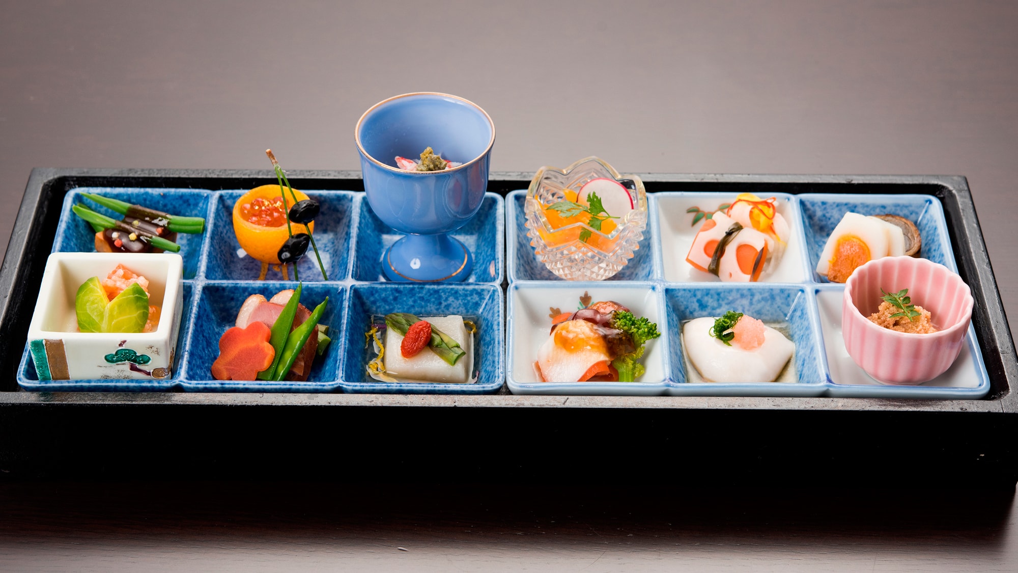 [Appetizers: Arima Twelve Temples] Based on the anecdote that there were once twelve temple lodgings in Arima, we will deliver mouth-watering happiness with twelve kinds of appetizers (image)