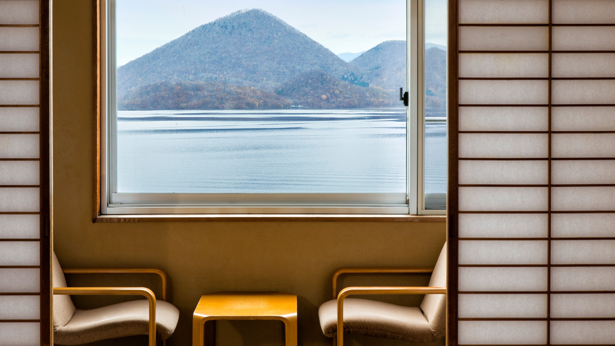 Kamar bergaya Jepang di tepi danau