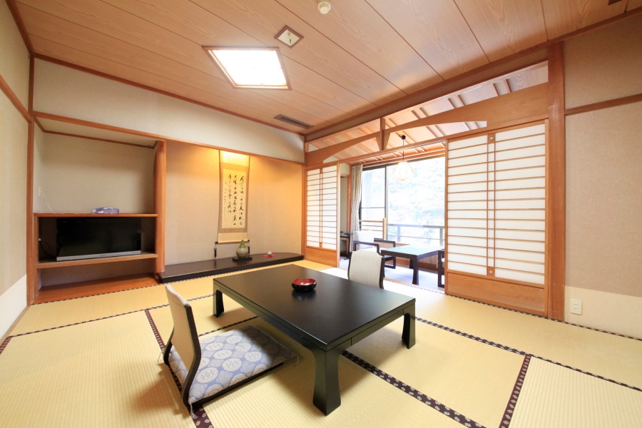 Kamar bergaya Jepang di sepanjang aliran gunung Shinkan 10 tikar tatami (lantai 2) dengan bak mandi dan fungsi pembersihan toilet