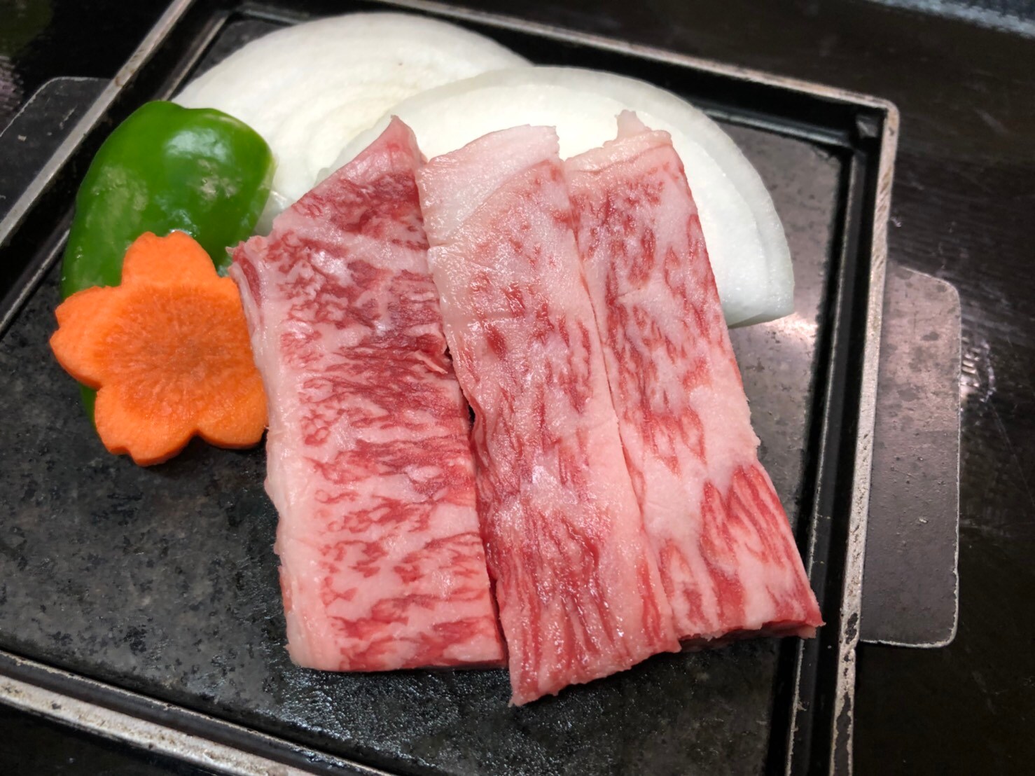 Thịt bò Matsusaka nướng đá