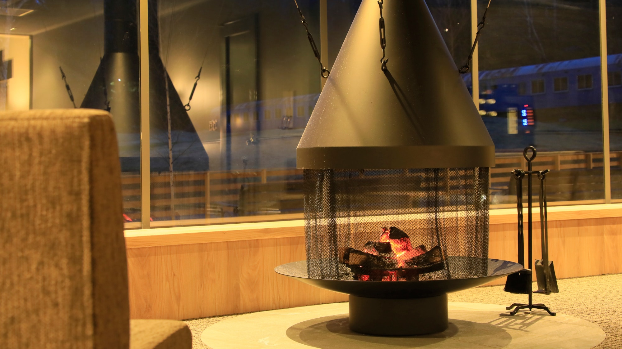 Lounge *Pakaian yang pantas diperlukan*