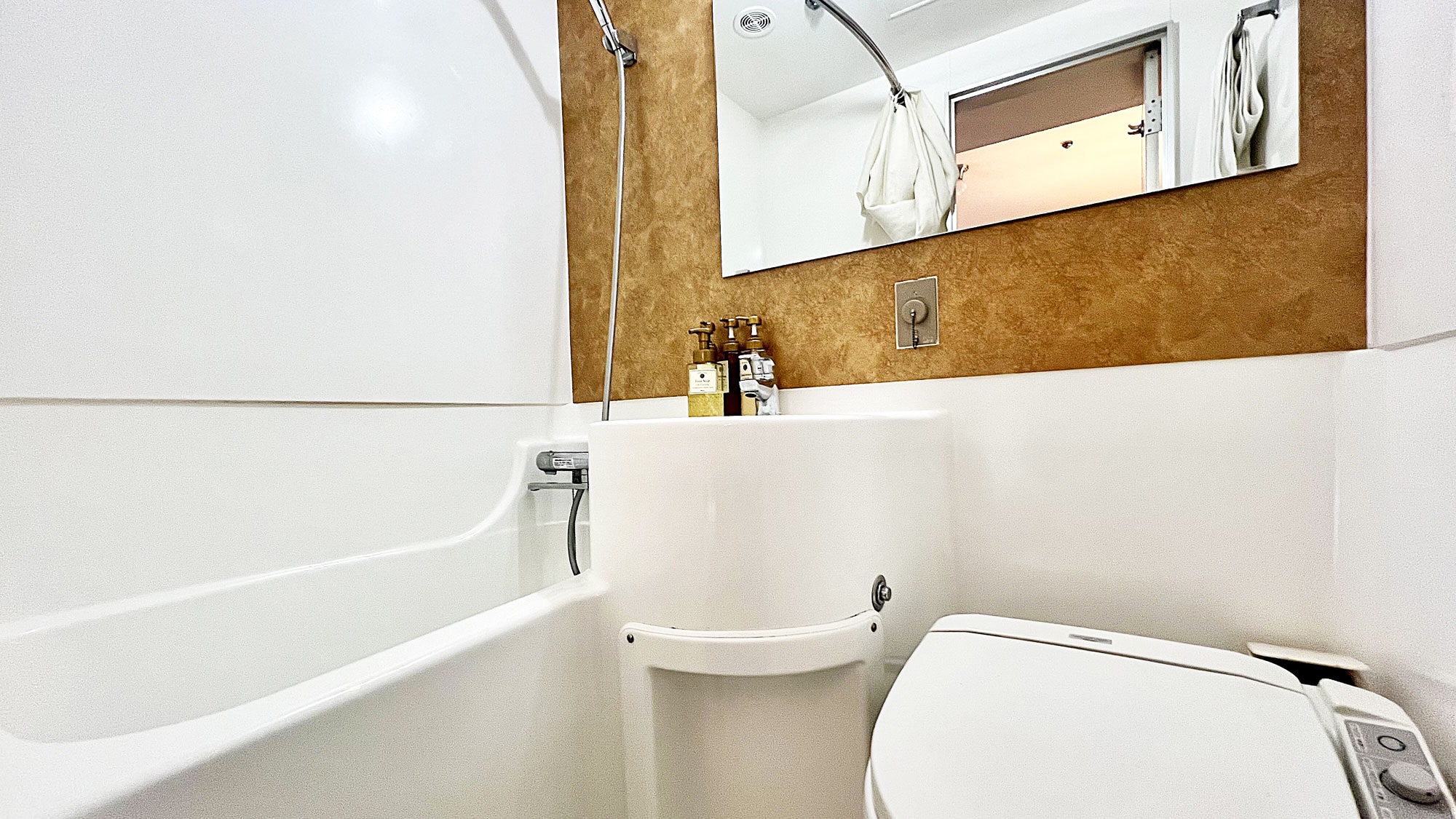 [Kamar Tamu: Kamar Double Standar untuk Perokok, dengan Kamar Mandi dan Toilet Dalam]