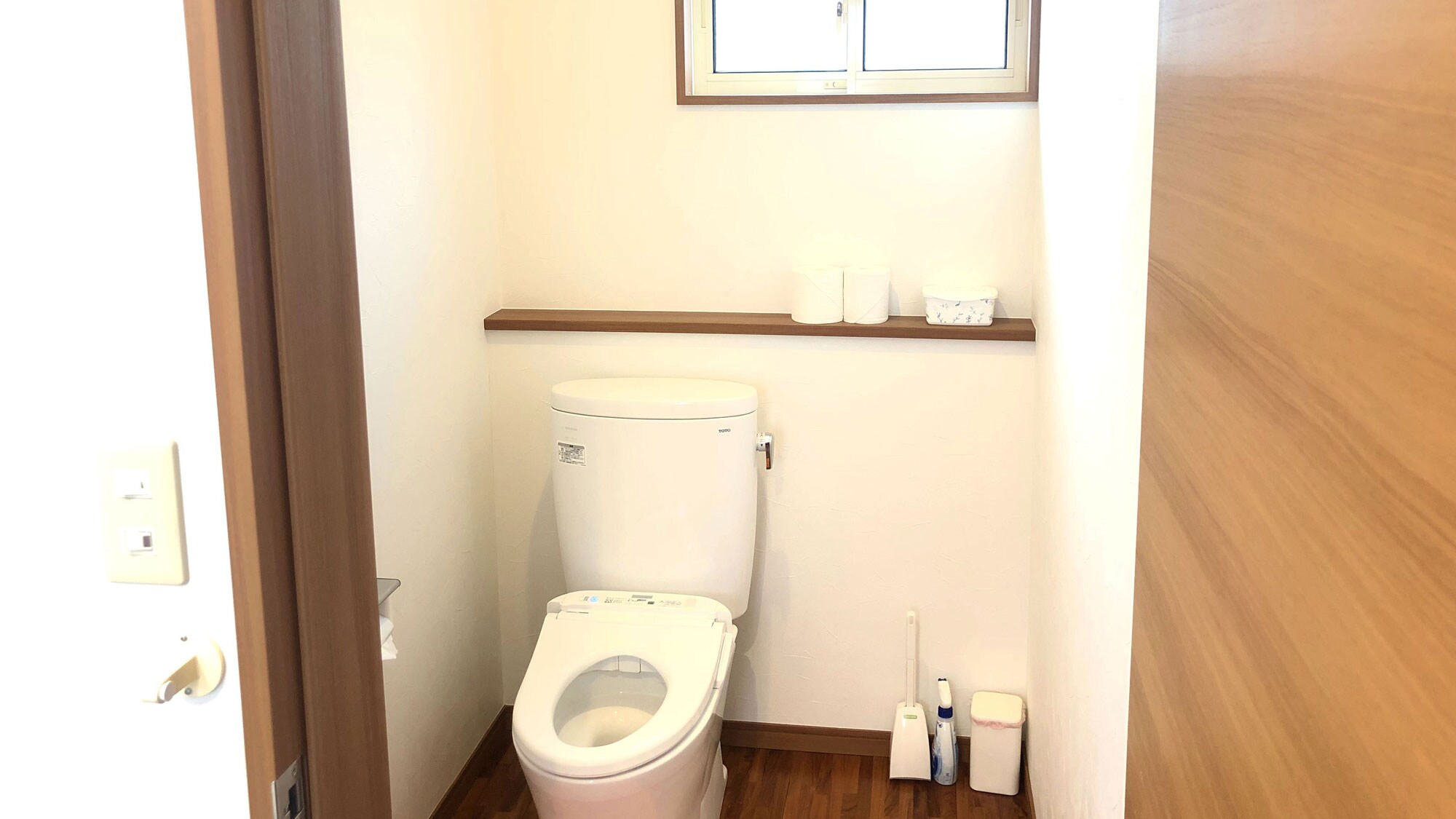[2F] Toilet with hot water shower and washer