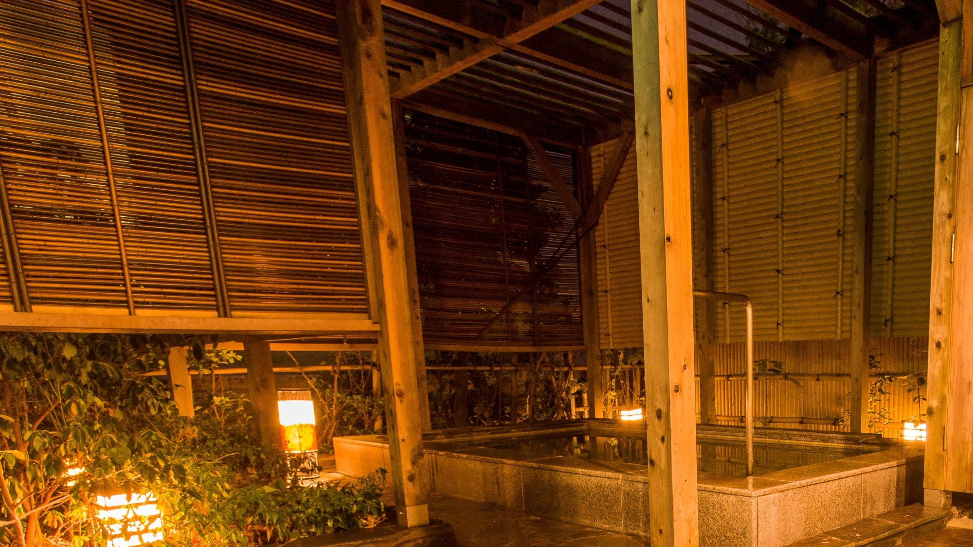 Open-air bath