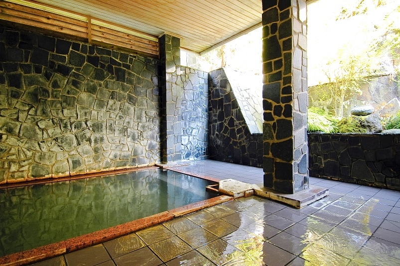 【温泉 】美容力が高いと言 われる３つの泉質。湯上肌がサラッとする感触