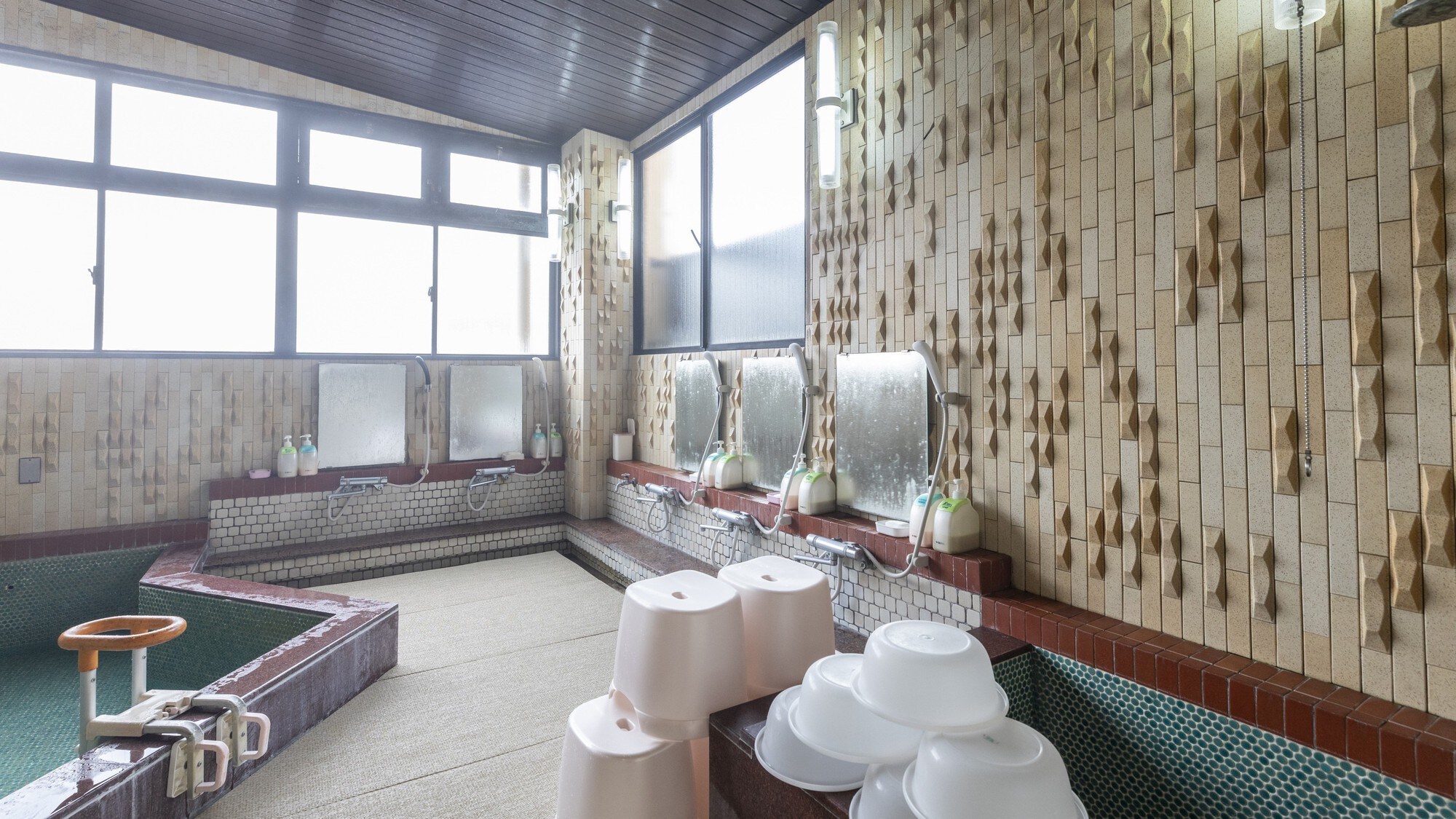 Large public bath (for women)