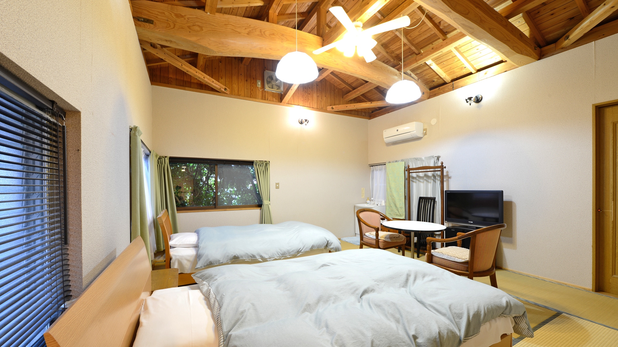 *[Example of guest room] Japanese-style room with 8 tatami mats. Perfect for traveling alone or with a special someone.