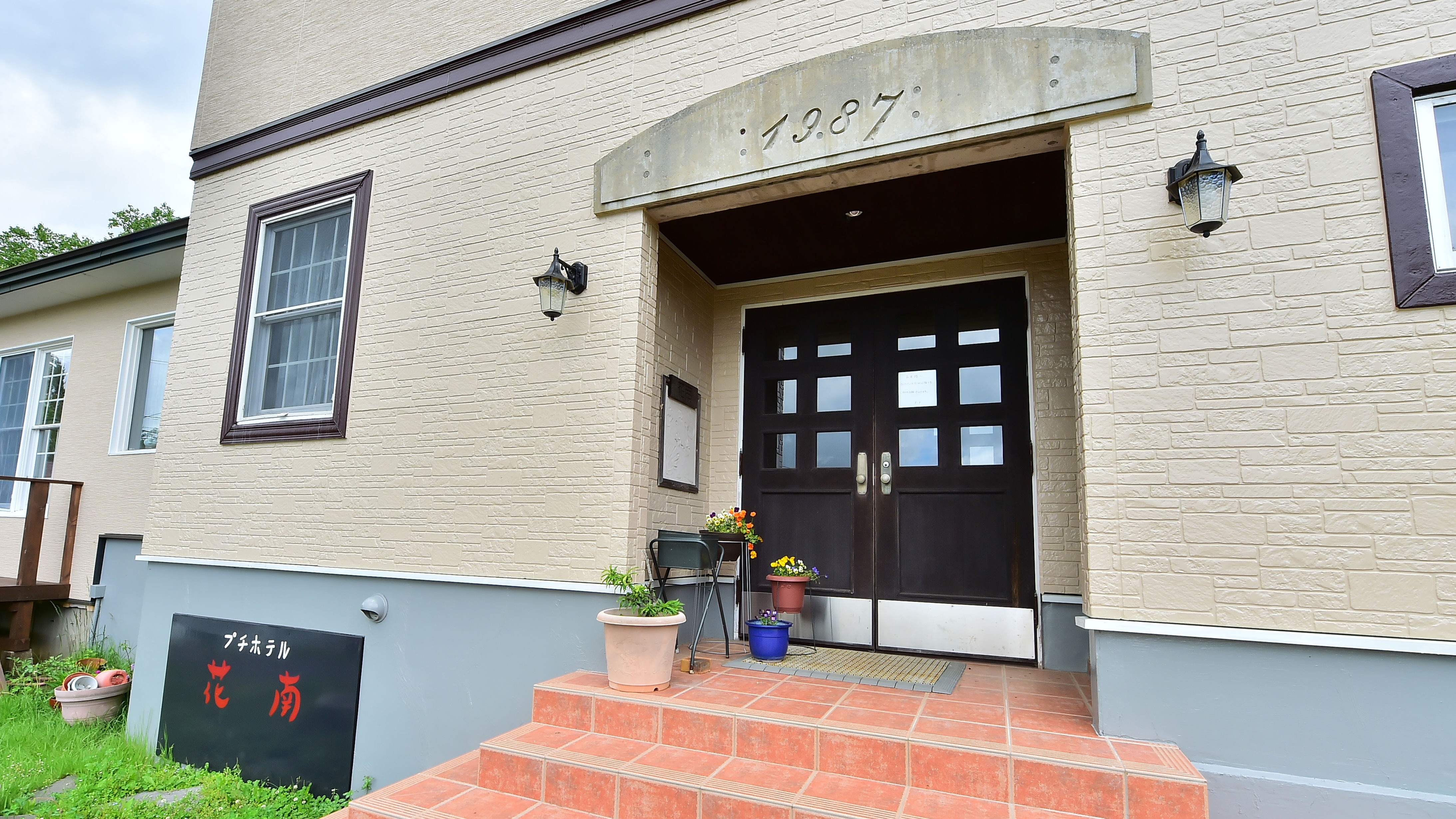 Petit Hotel Kanan 入口