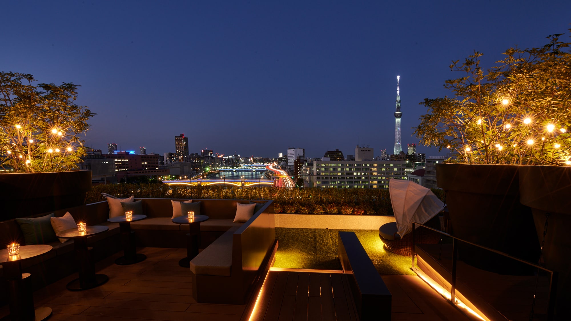 Terrace & amp; lounge (9F)
