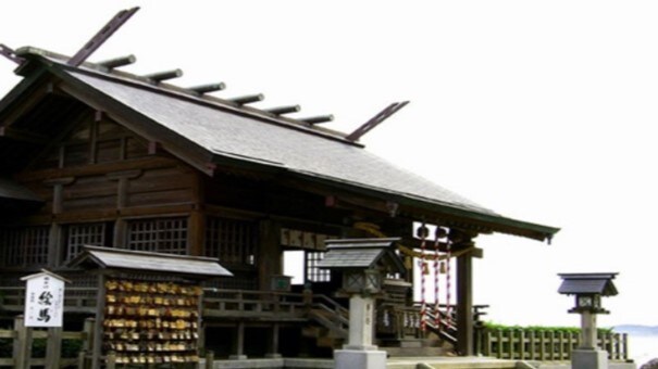 【오오미 신사】 절경의 대해원을 바라보는 기둥상 바위에 세워져 있습니다. (호텔에서 차로 약 5분)