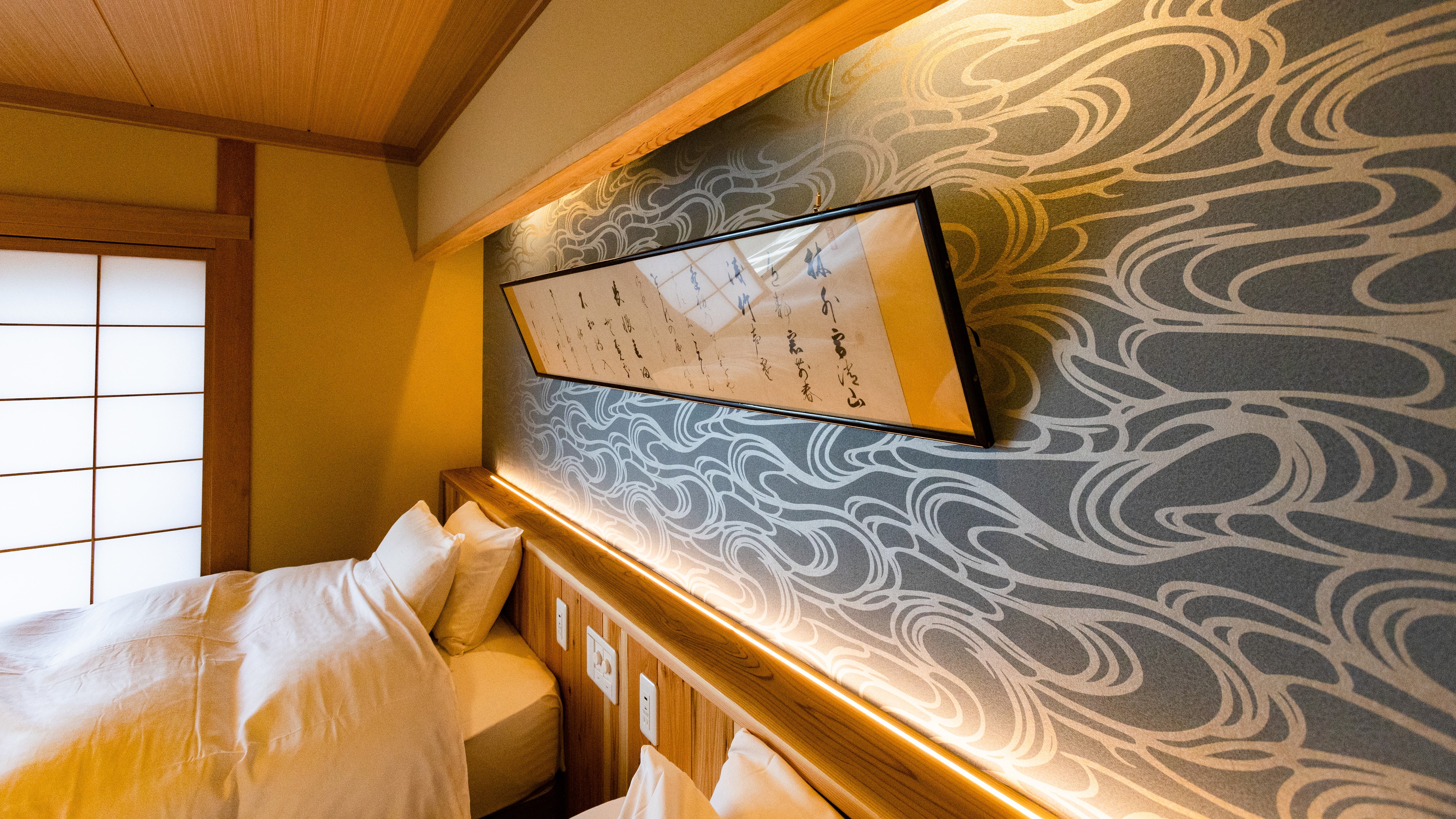 [Room with bed "Isononami"] A spacious room with a Japanese-style room and twin beds, renovated in January 2023.