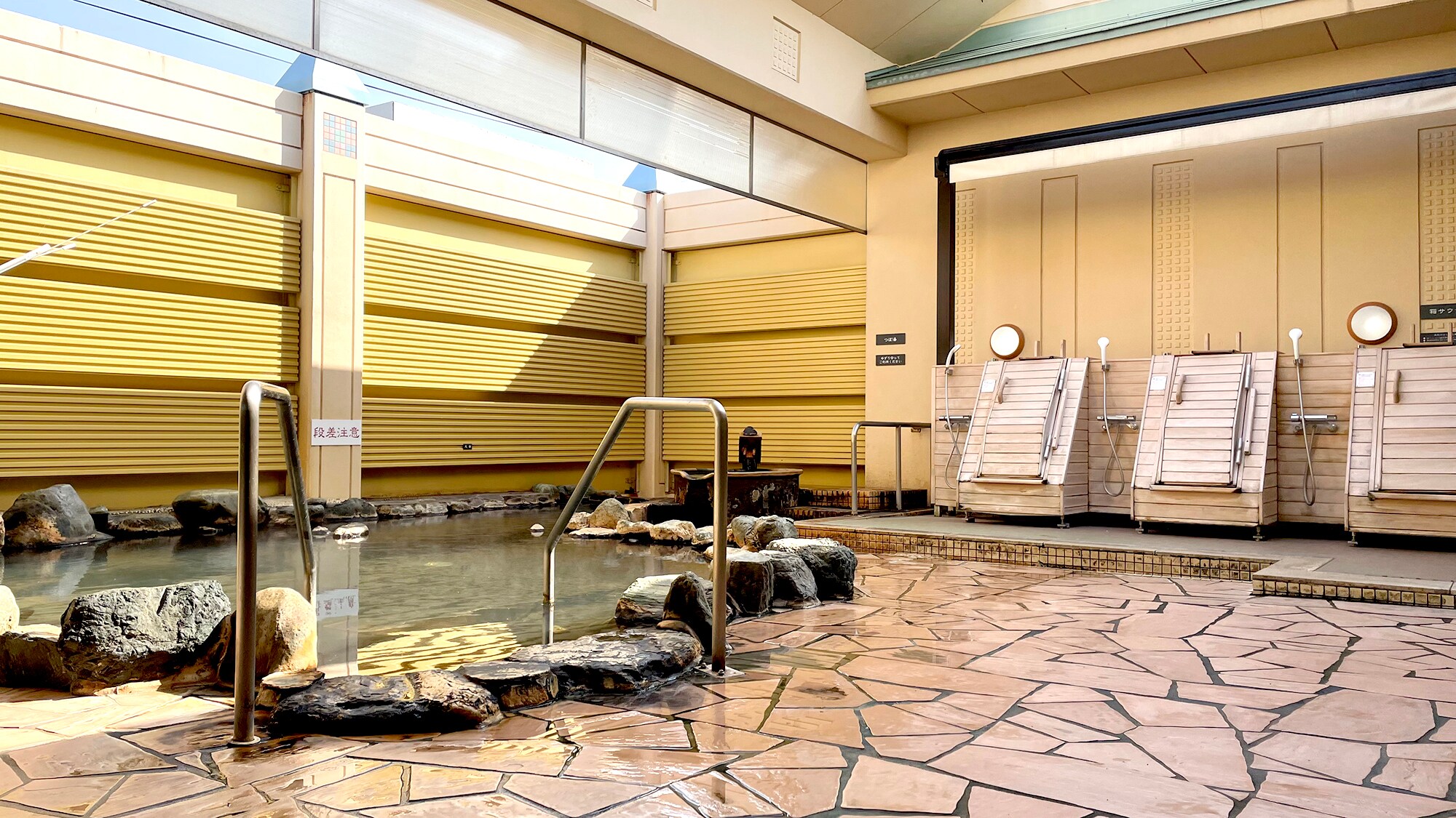Healing bath, open-air bath, box sauna