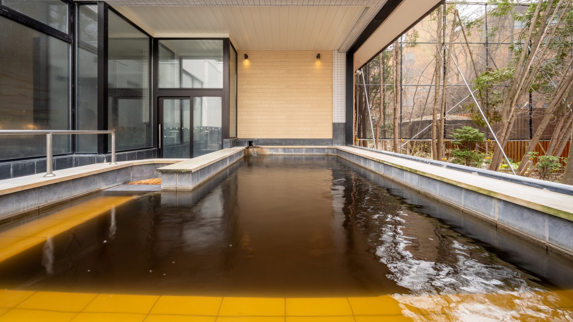 Open-air bath