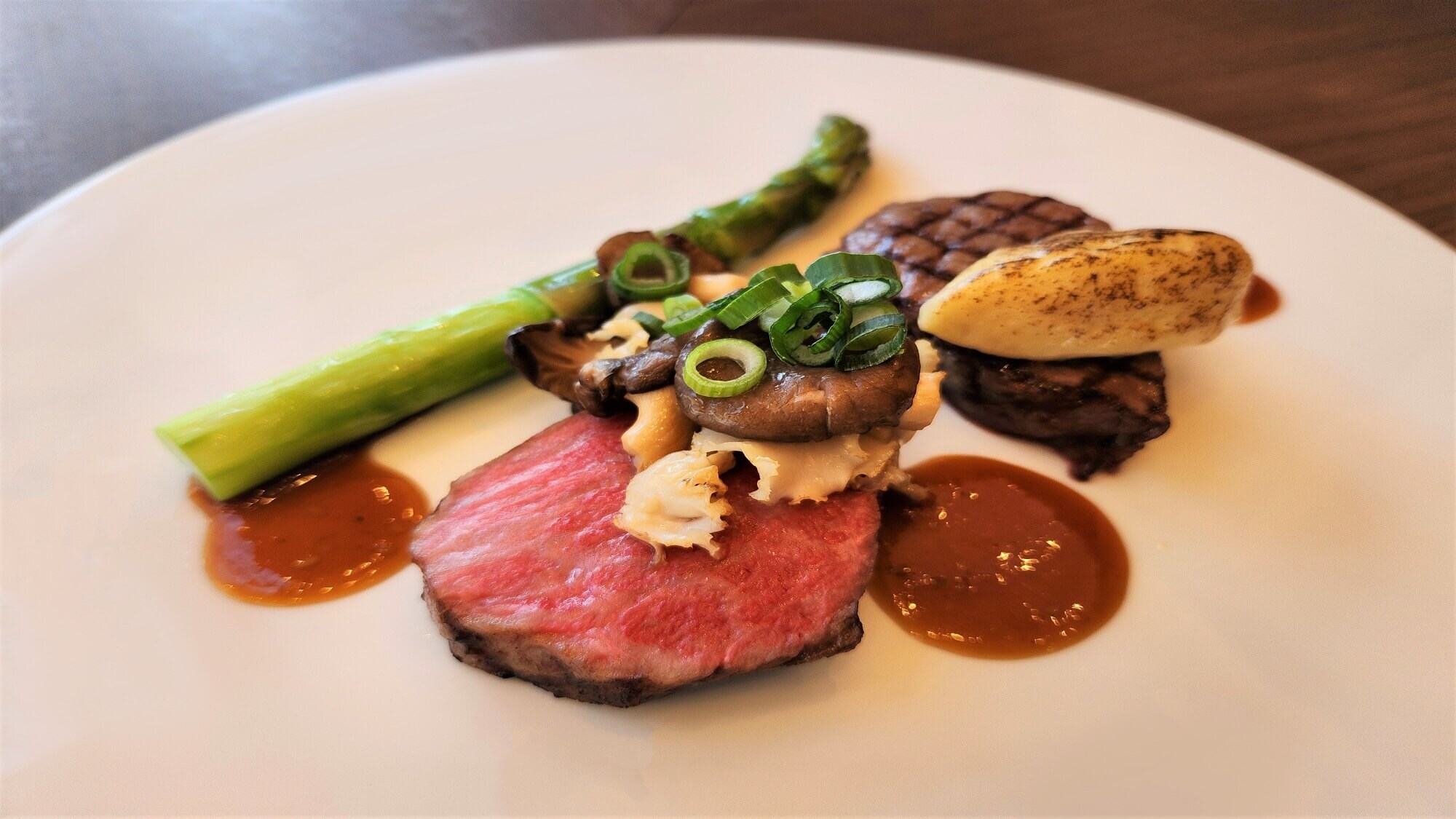 Dining Bloom_Steak Dinner