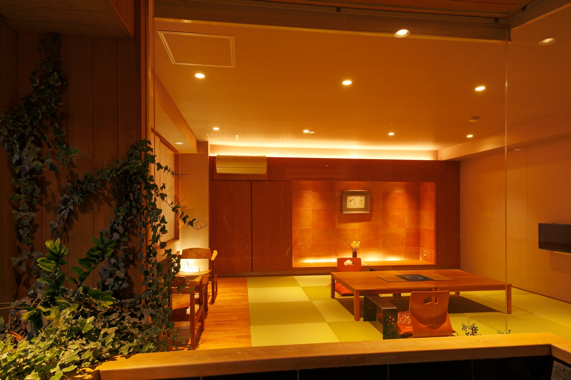 Special guest room with designer semi-open-air bath made by Takumi <Ogatama>