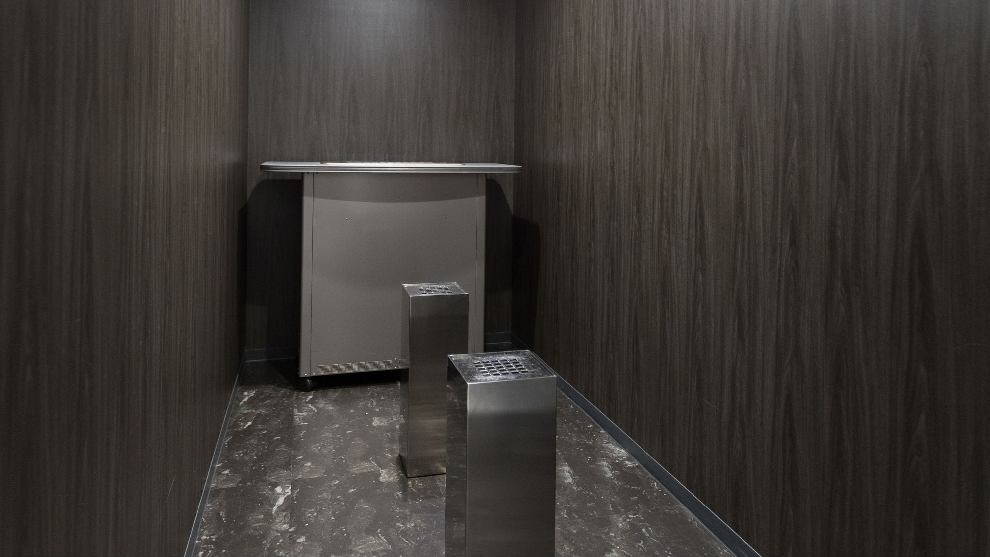 ◆ Facilities | Smoking area on 8th floor