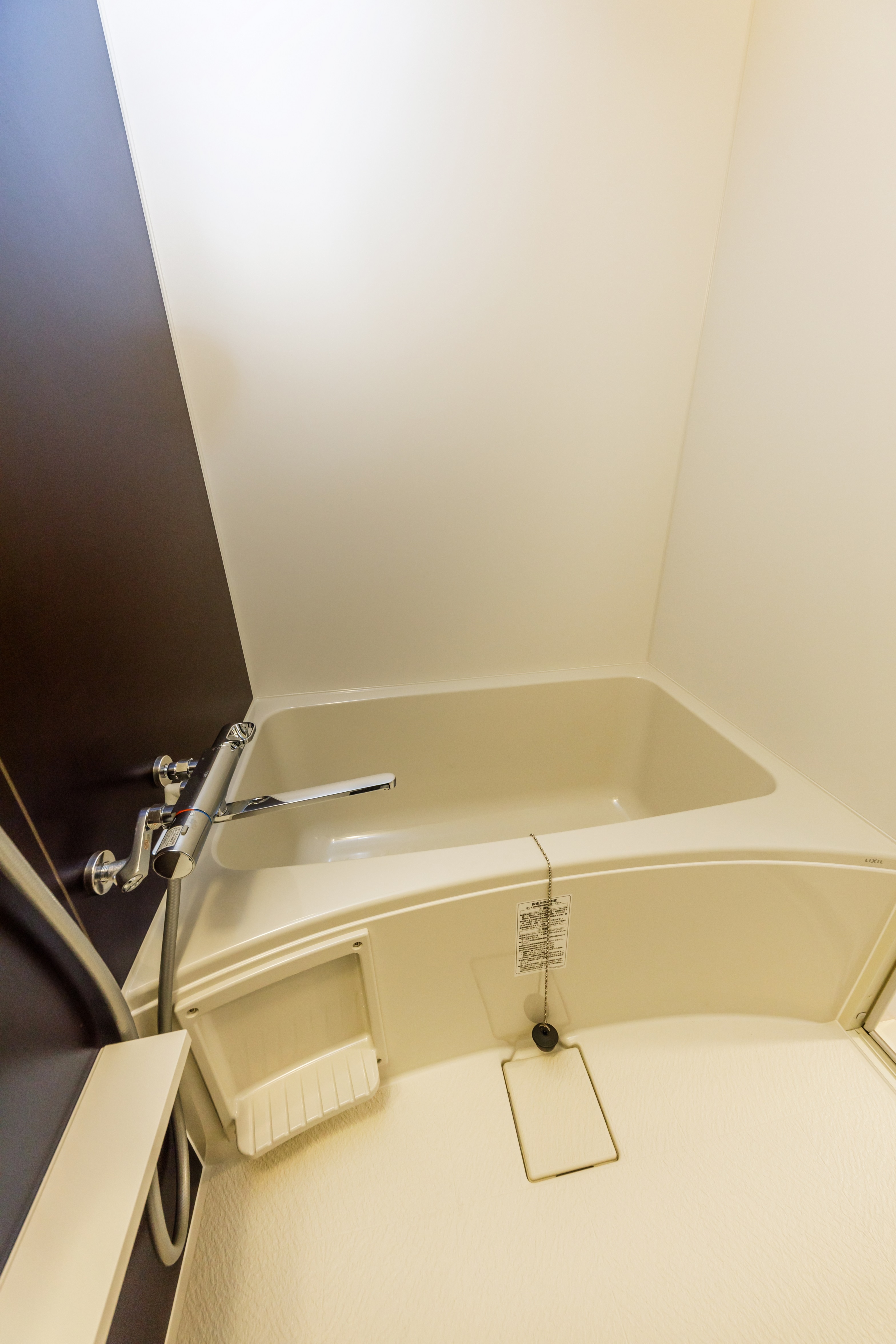 Twin room bathroom 2