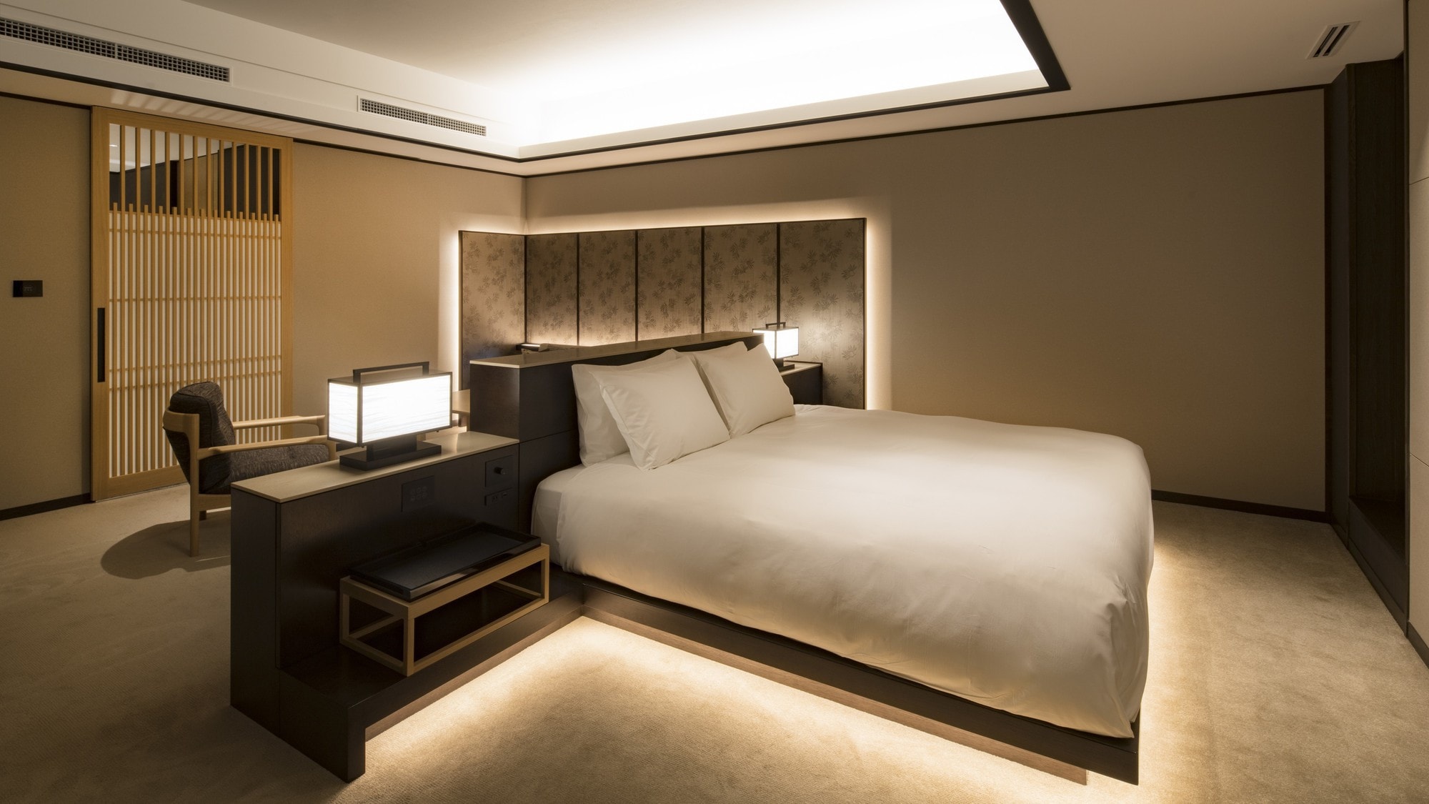 Junior suite room (non-smoking, 63 square meters)