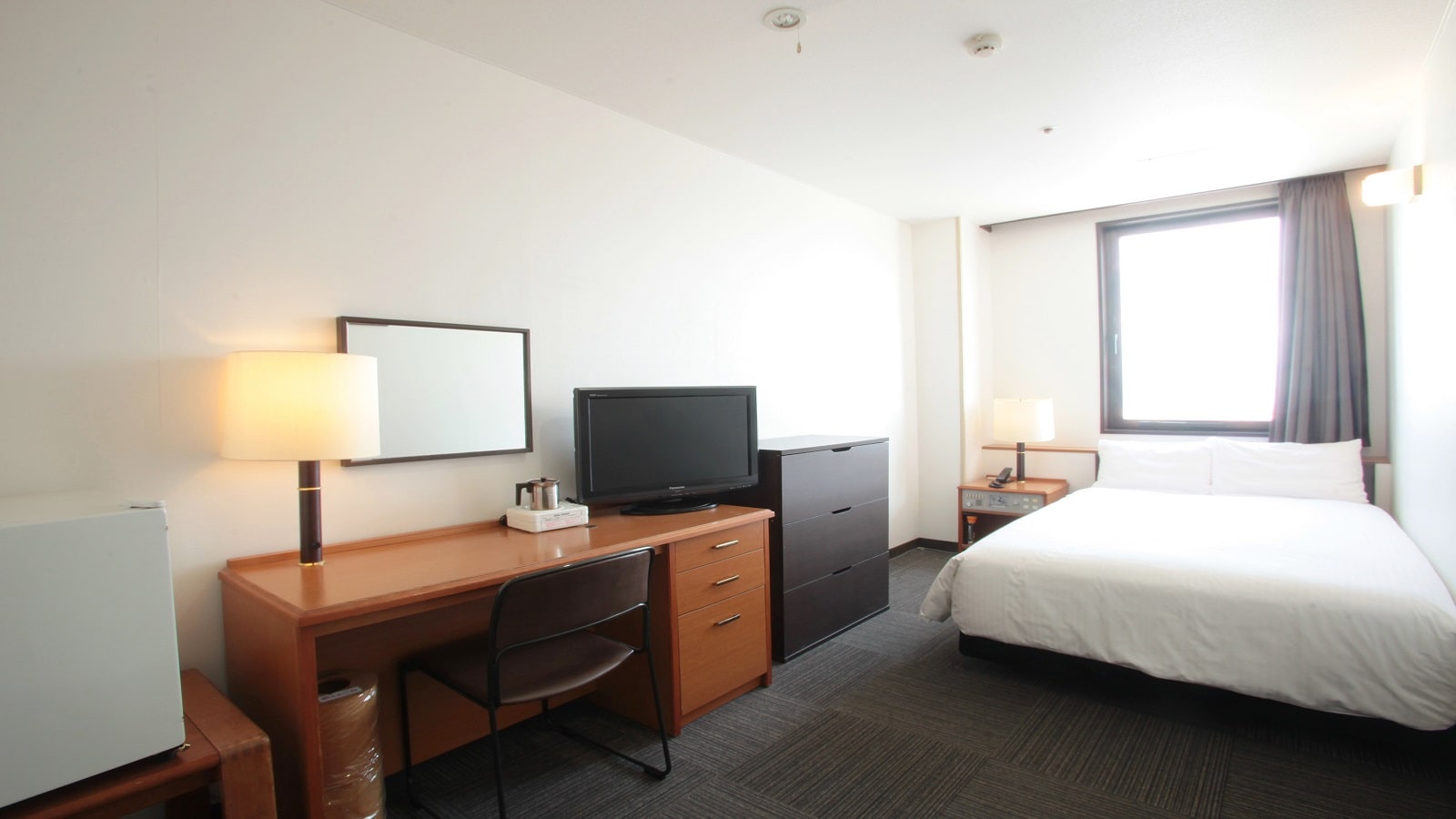 ■ Semi-double room ■ Spacious 17.6㎡ ～ / Bed width 120cm