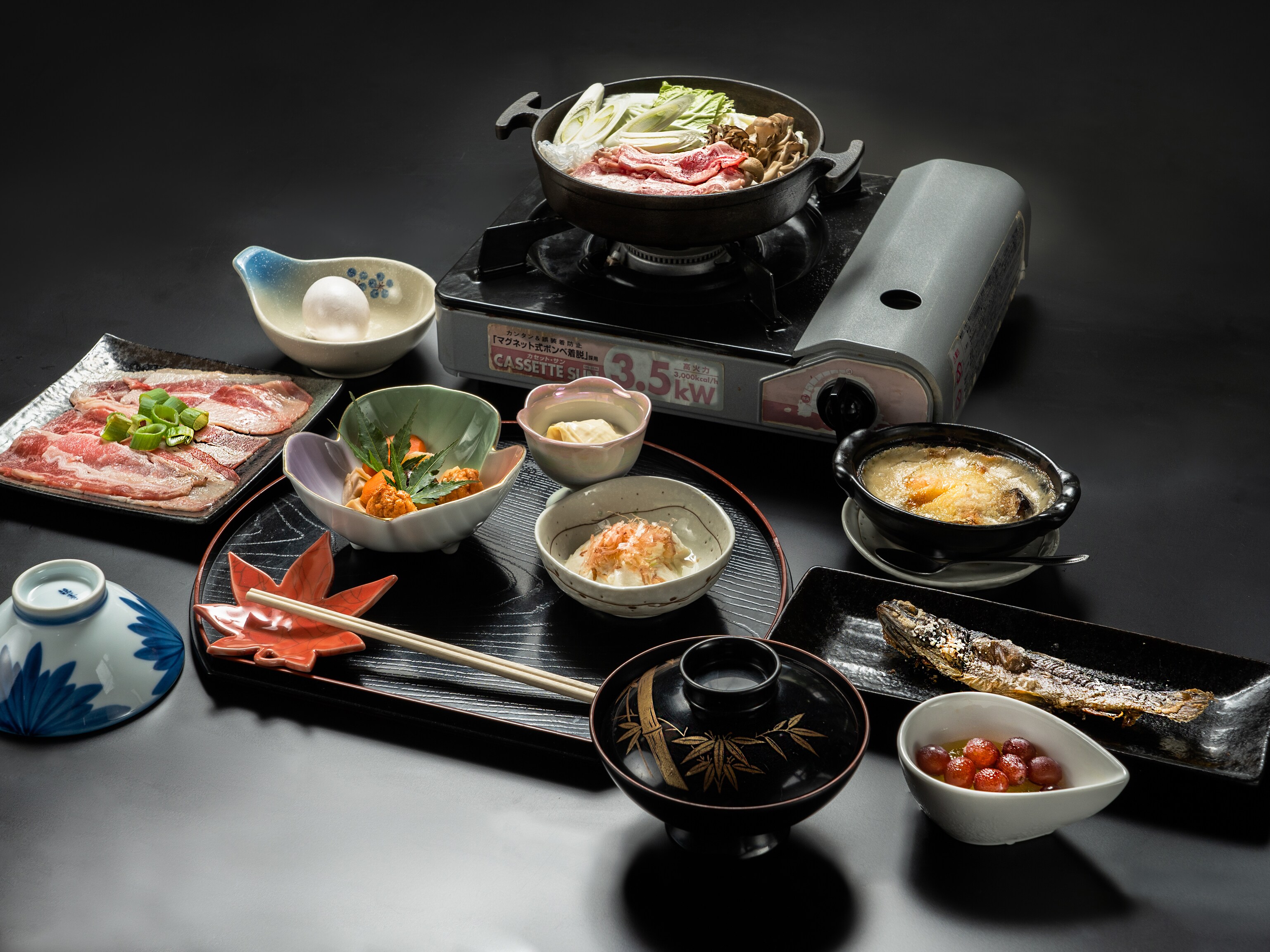 [Standar dengan dua makanan termasuk] Pilih antara shabu-shabu atau sukiyaki sebagai hidangan utama Anda ★ Nikmati mata air belerang putih susu langsung dari sumbernya