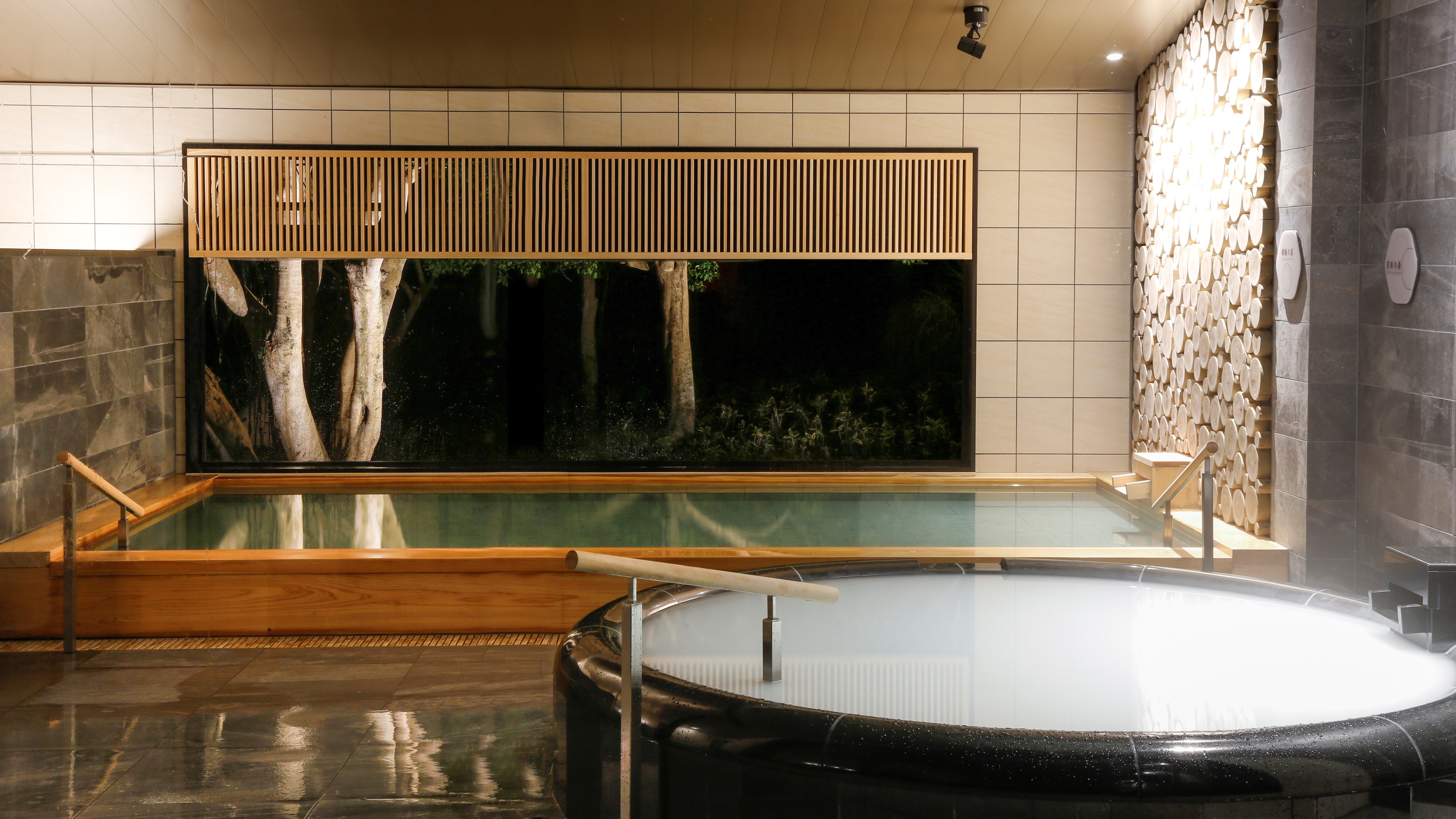 [Megumi no Yu] You can enjoy the natural hot springs and the three hot springs jointly developed with Mikimoto Cosmetics.