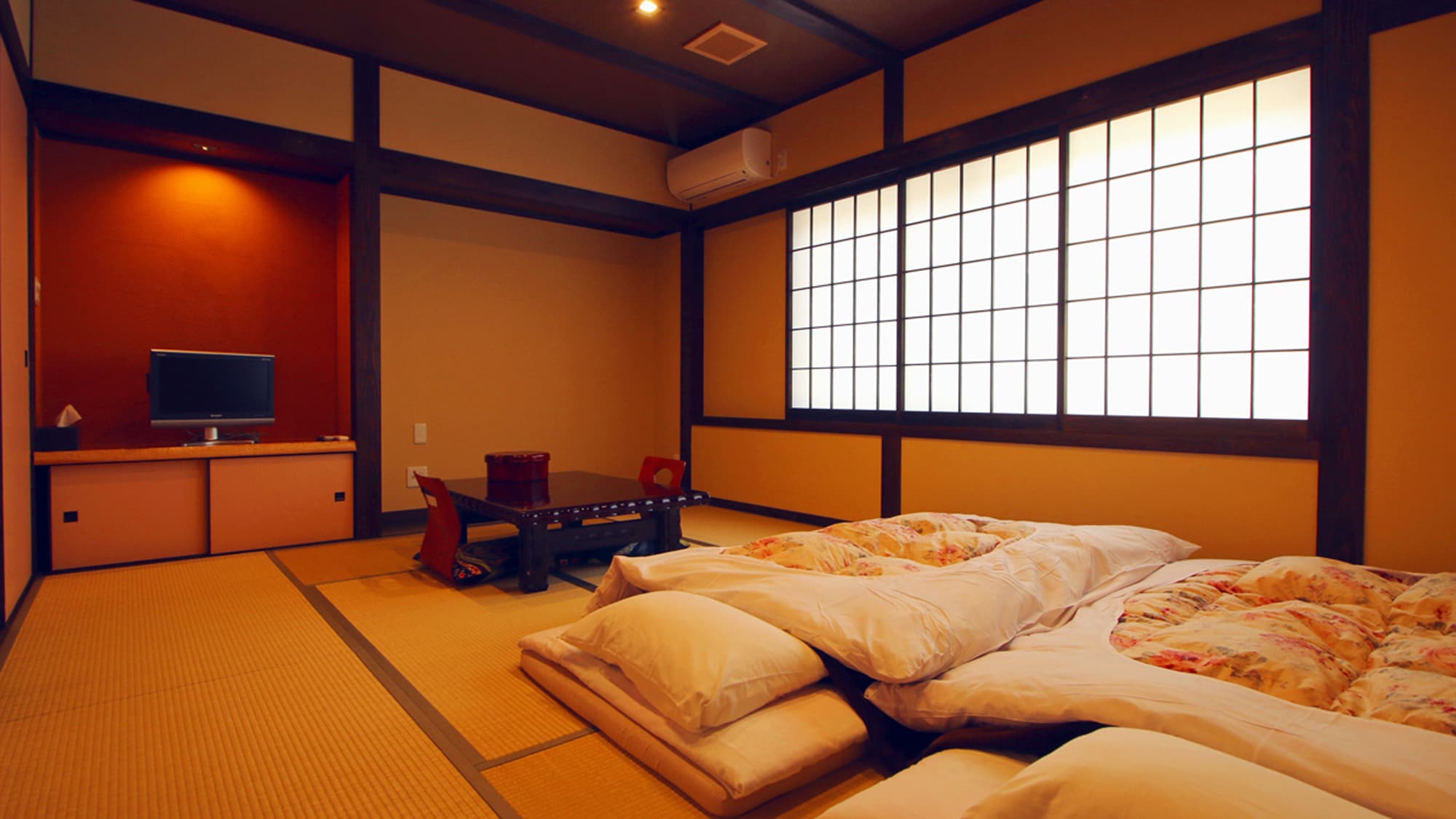 [Ví dụ phòng khách: Tòa nhà mới 10 tấm chiếu tatami]