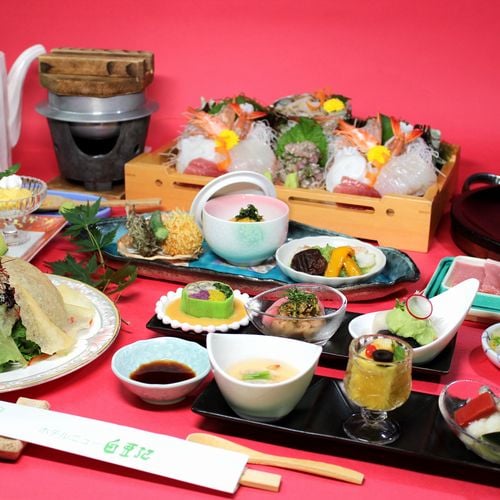It is an elegant course. Hitachi beef and Mimei pork are grilled with stones! The chef's proud Japanese kaiseki using seasonal ingredients ♪