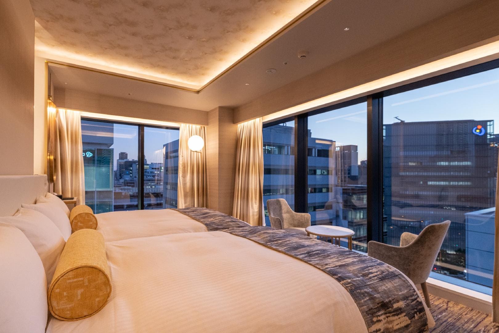 suite room bedroom