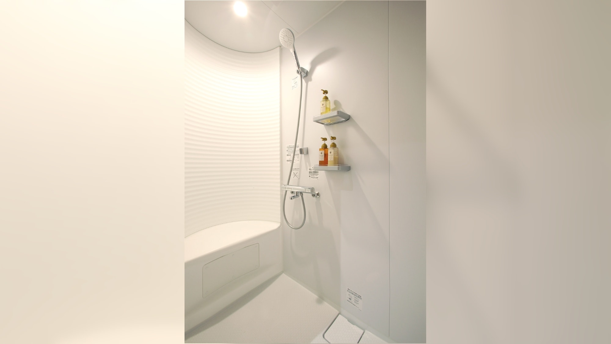 Standard Double, Standard Twin, Comfort Twin: Shower booth