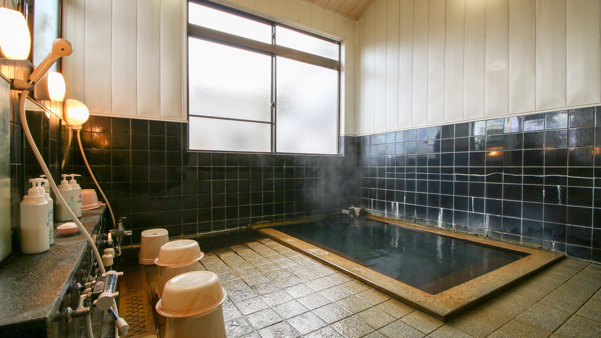 #Natural hot springs_The water has a smooth texture. Your skin will feel silky smooth after you get out of the bath!