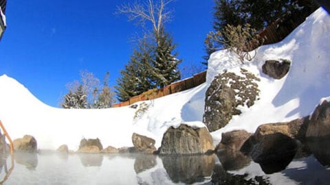 [Snow-viewing open-air bath]