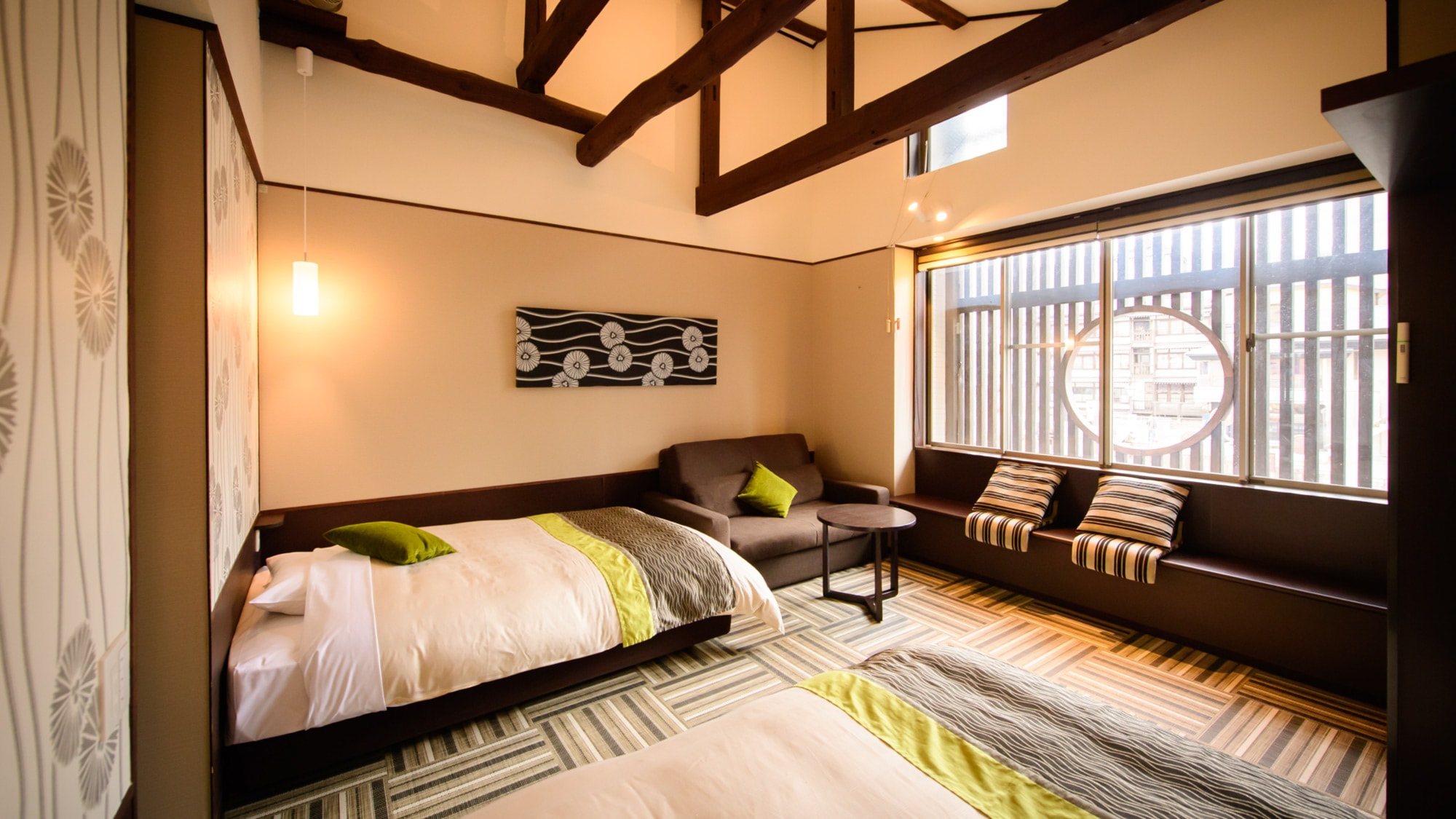[Yubatake view guest room] Twin room with a view of Kusatsu Onsen's famous place & ldquo; Yubatake & rdquo ;. Internet available indoors