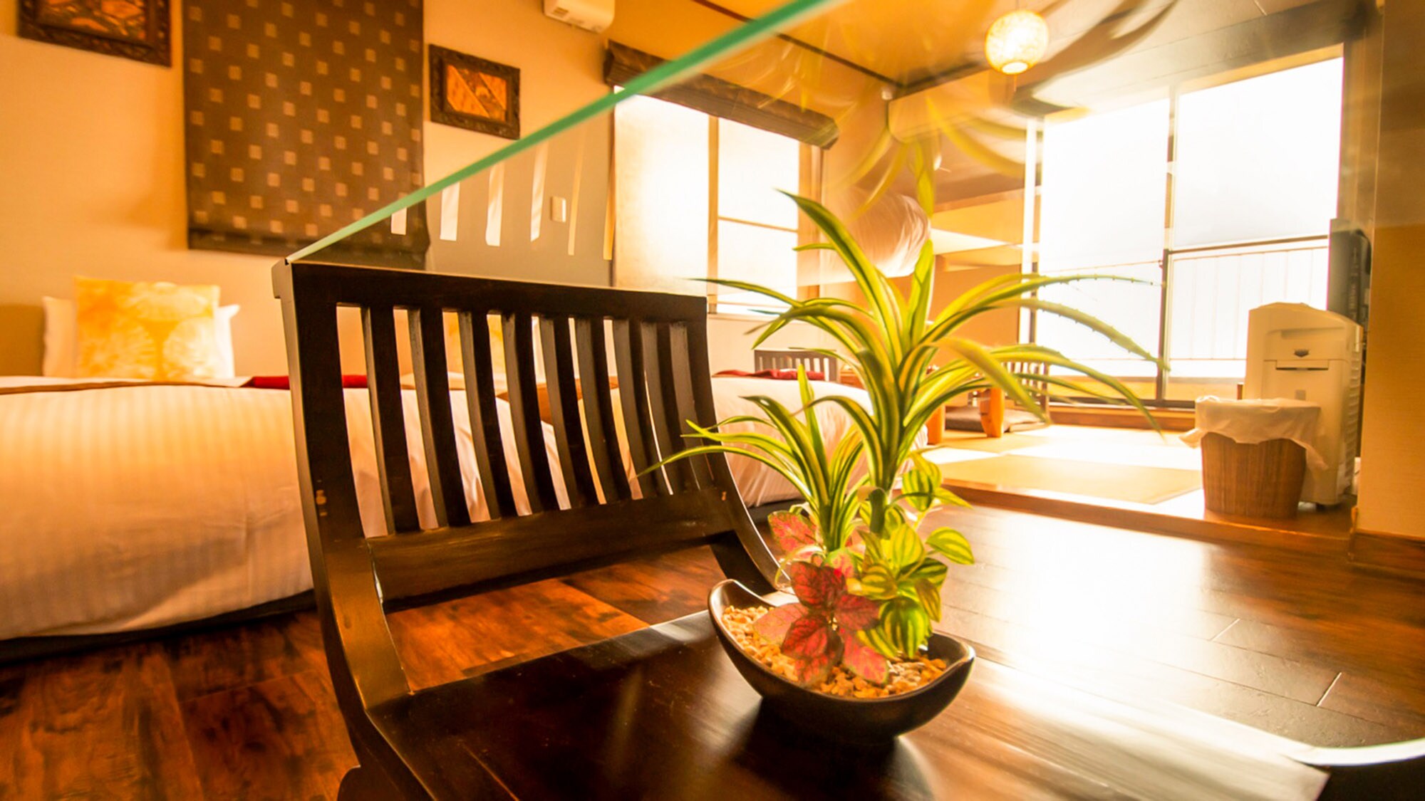[Monday] A bright room where the sun shines during the day