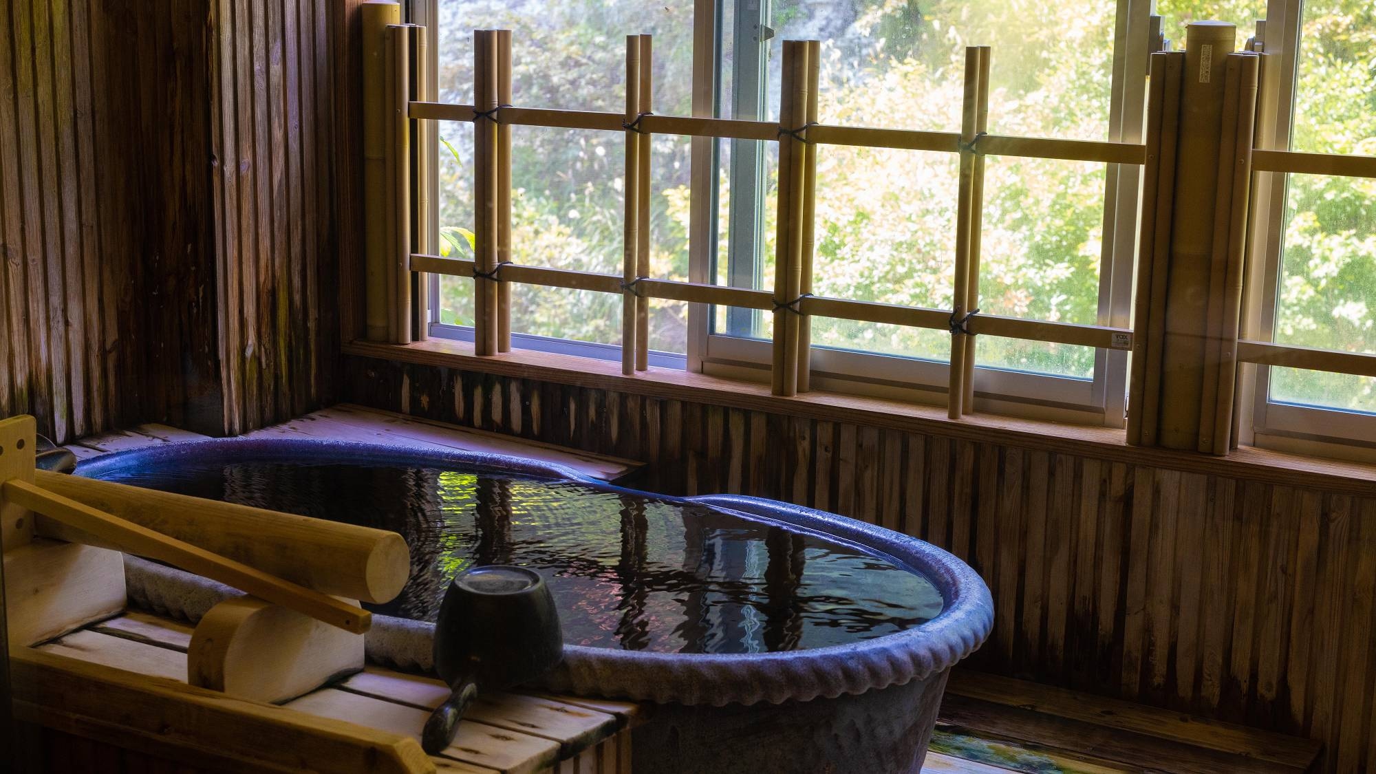 [Example of guest room] A guest room with a semi-open-air bath & hellip; A room with a tasteful ceramic bathtub. Of course, 100% of the source is flowing!